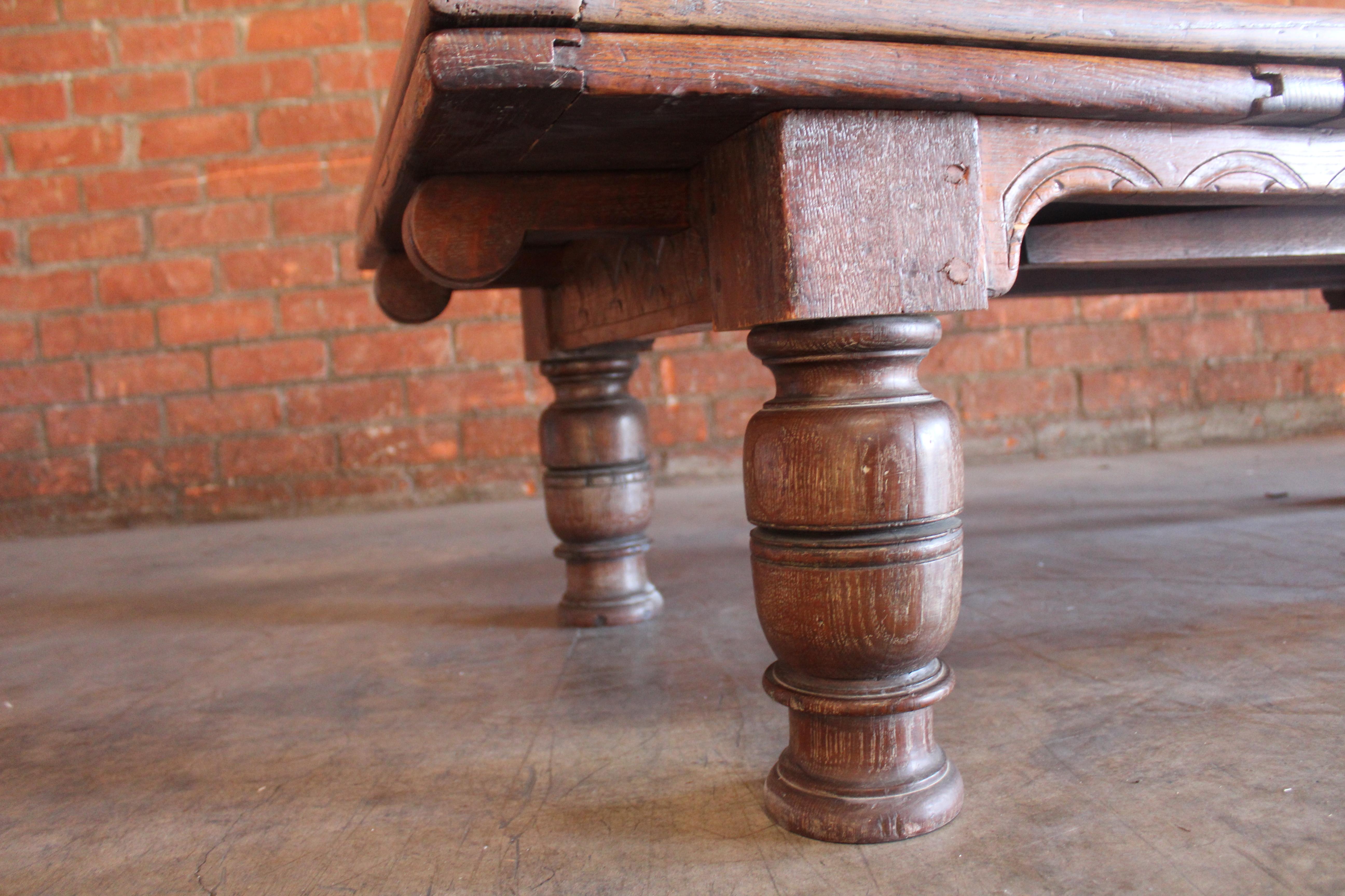 Late 18th Century French Oak Expandable Coffee Table 15