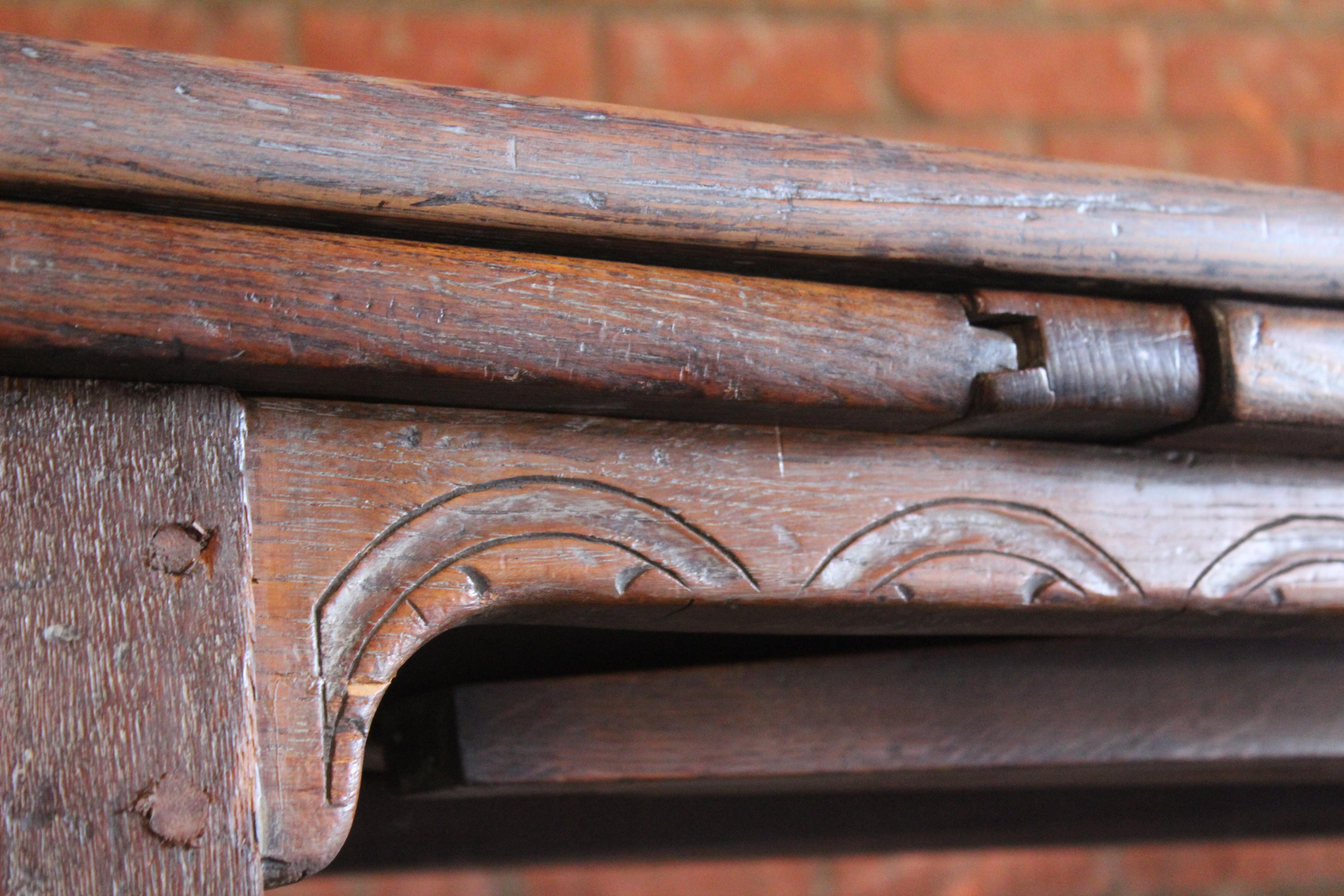 Late 18th Century French Oak Expandable Coffee Table 17