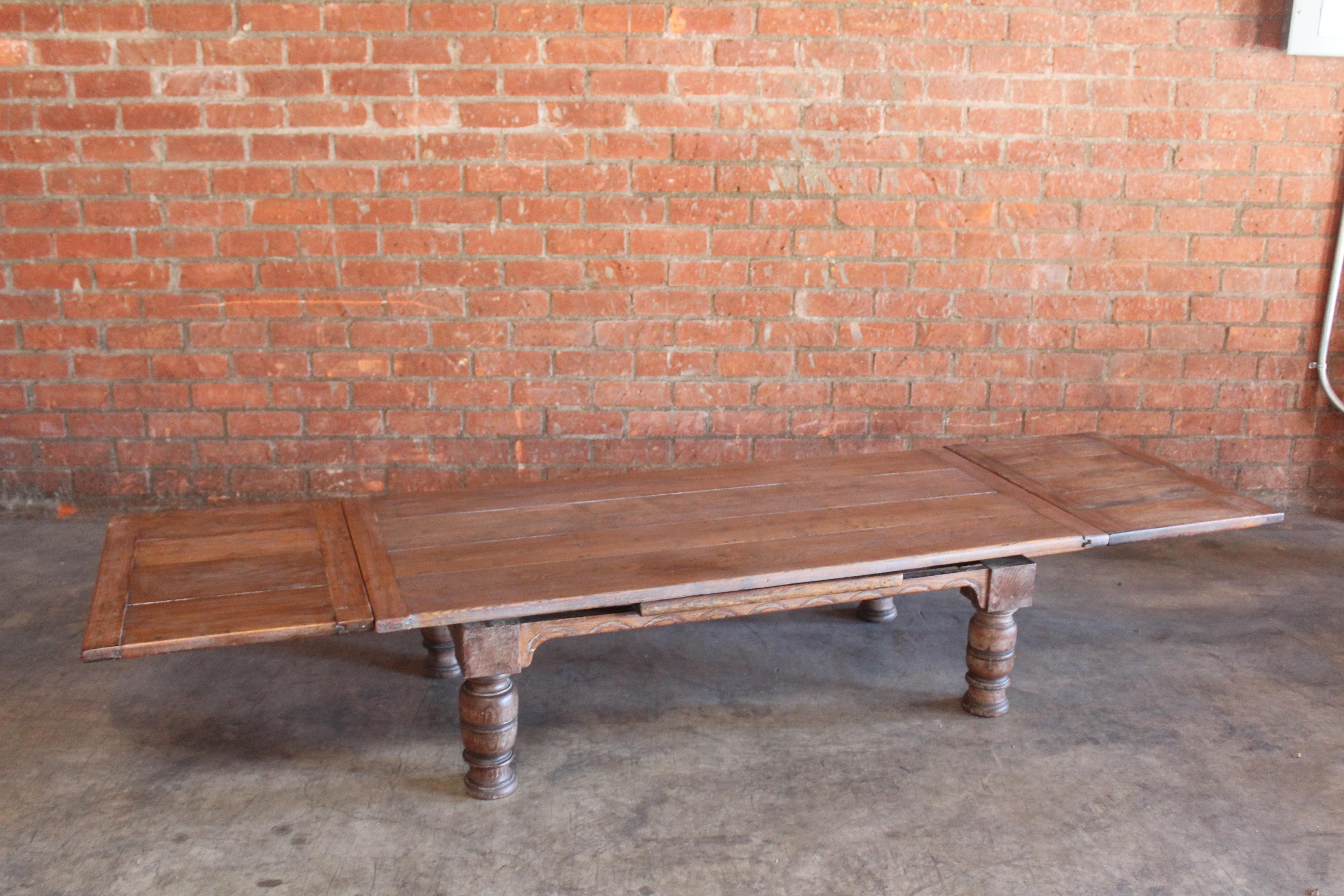 Late 18th Century French Oak Expandable Coffee Table 1