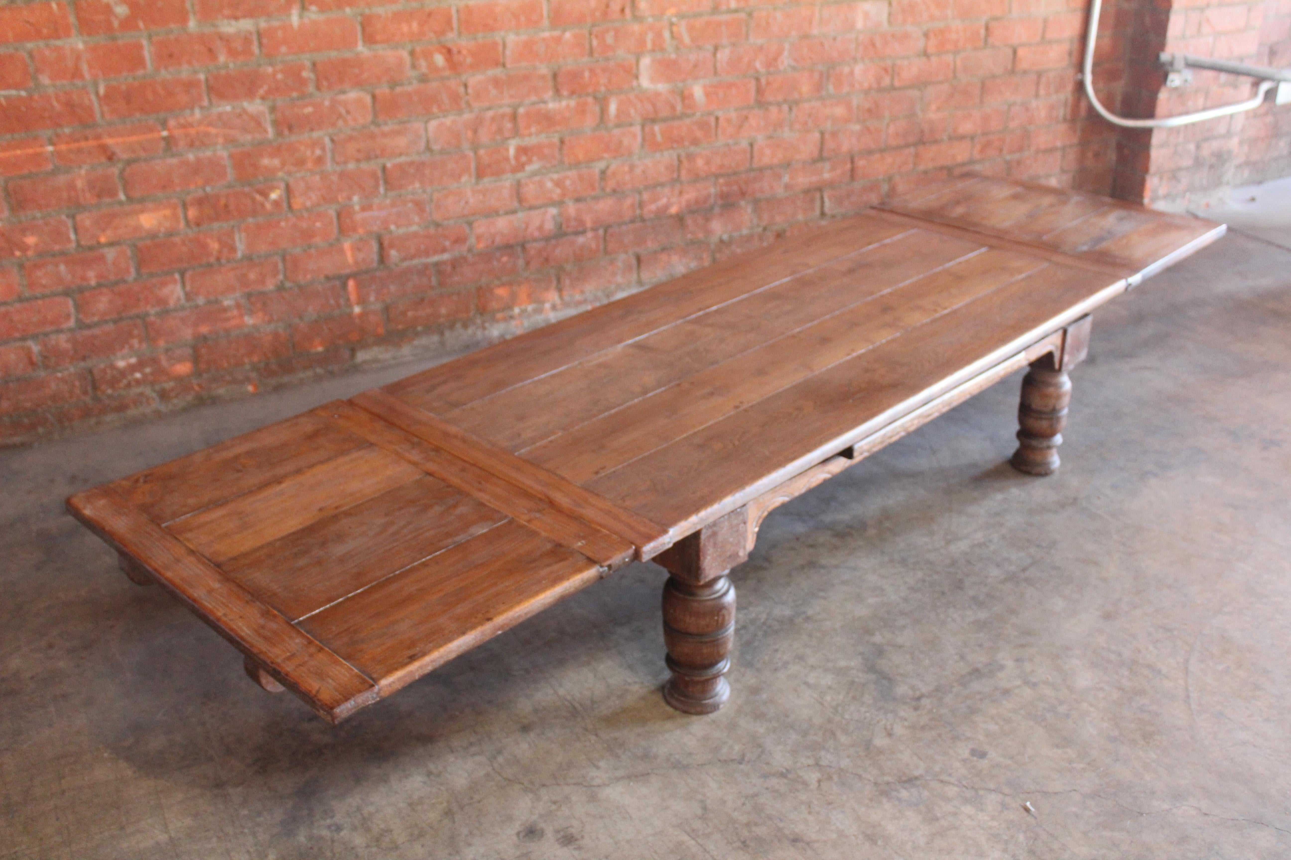 Late 18th Century French Oak Expandable Coffee Table 3