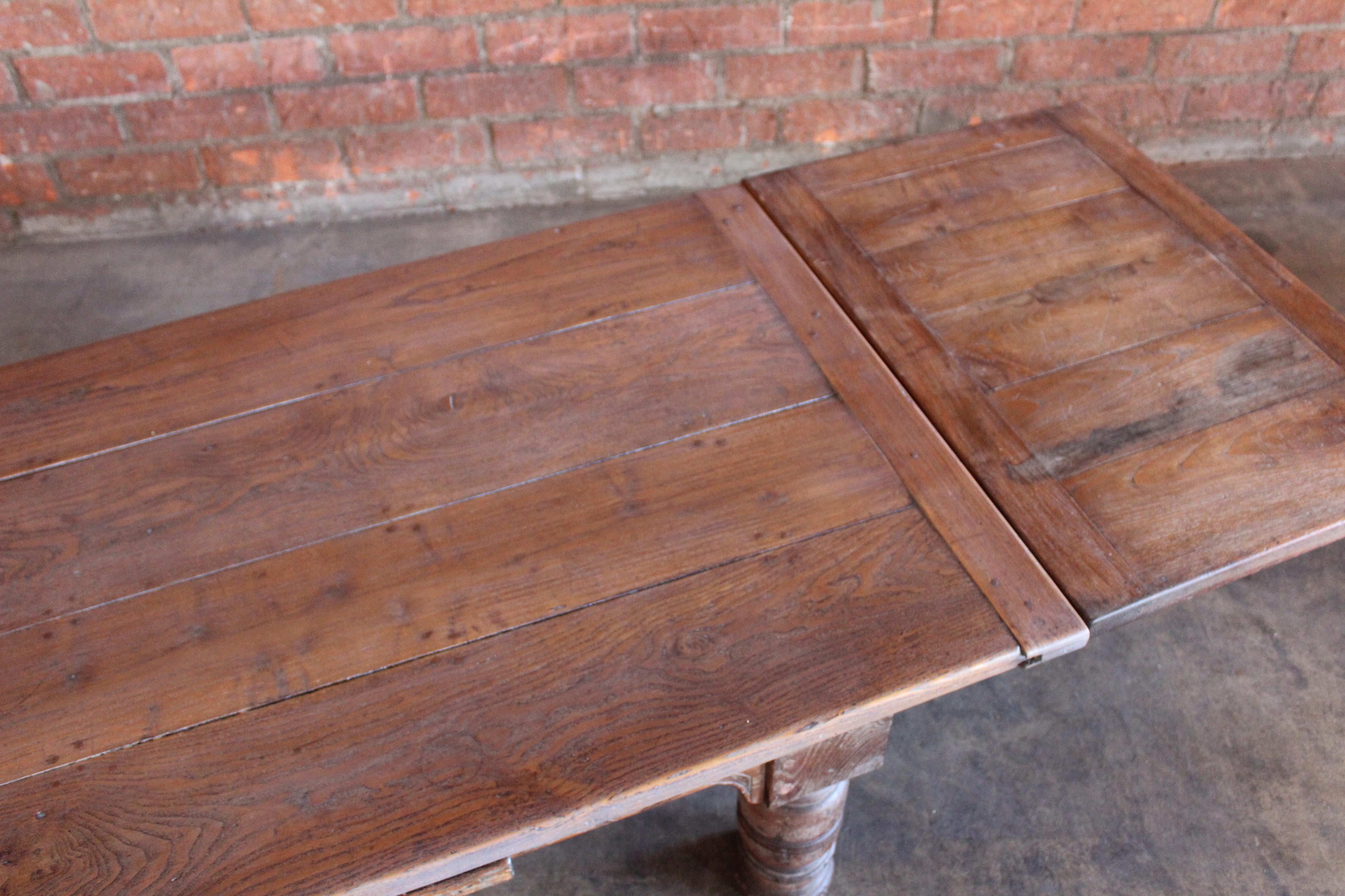 Late 18th Century French Oak Expandable Coffee Table 6