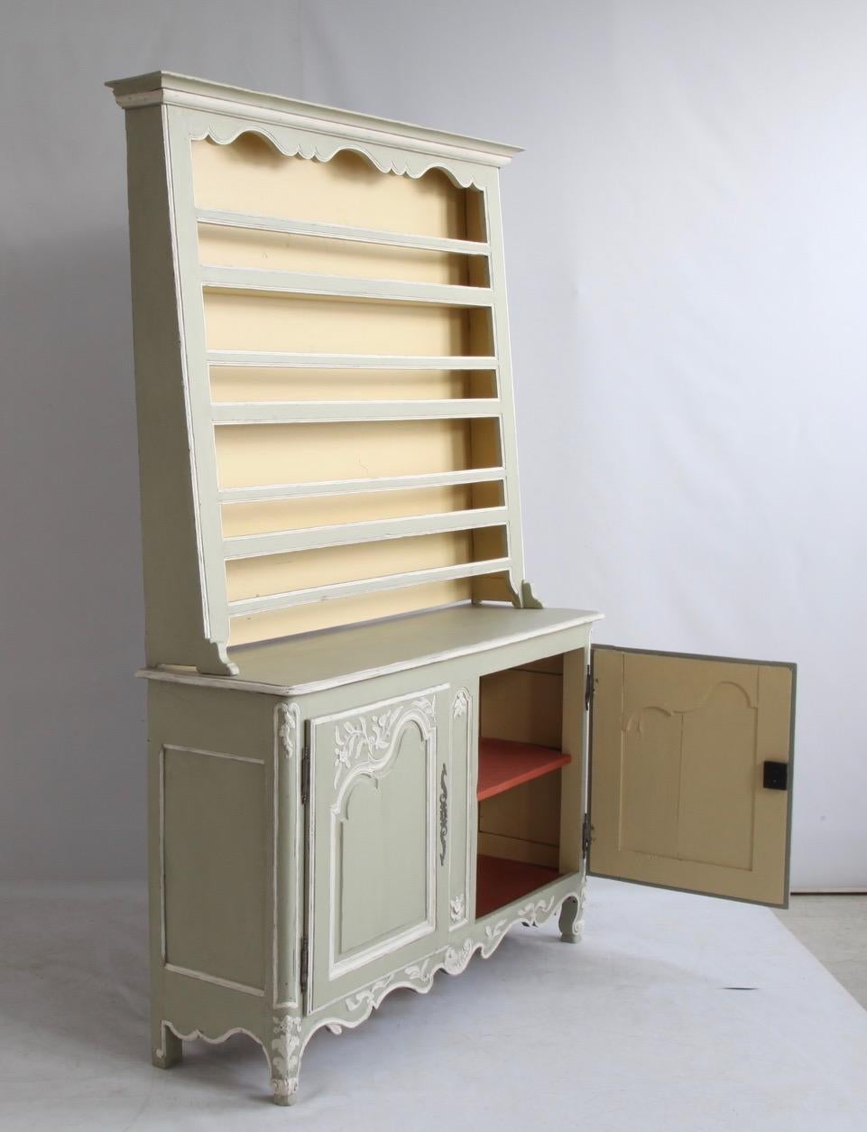 Hand-Carved Late 18th Century French Painted Vaisselier For Sale