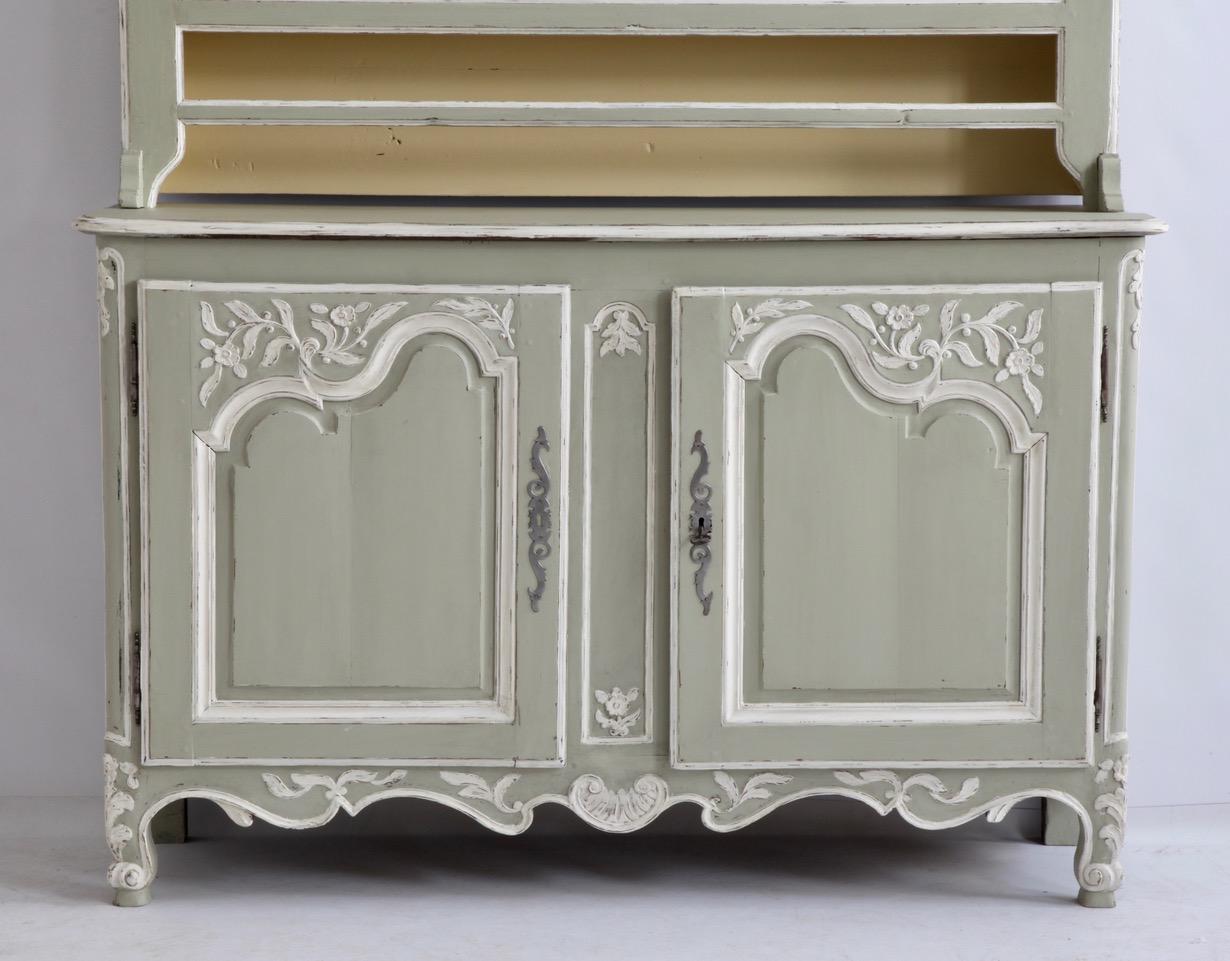 Late 18th Century French Painted Vaisselier In Good Condition For Sale In London, Park Royal