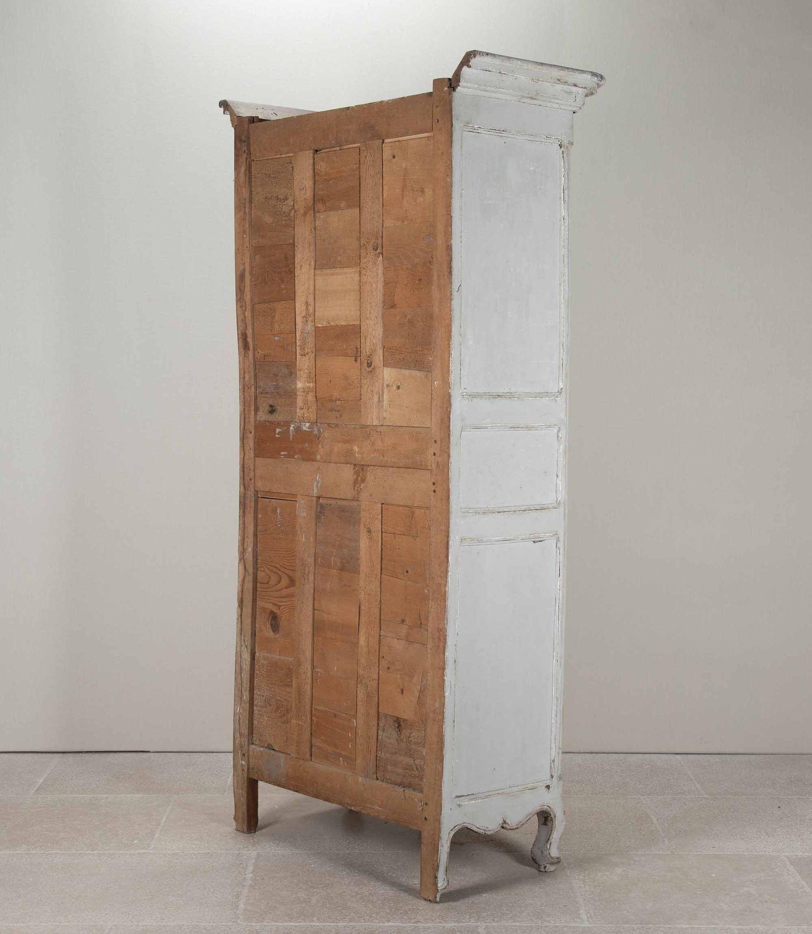 Français Armoire provinciale française de la fin du XVIIIe siècle en vente
