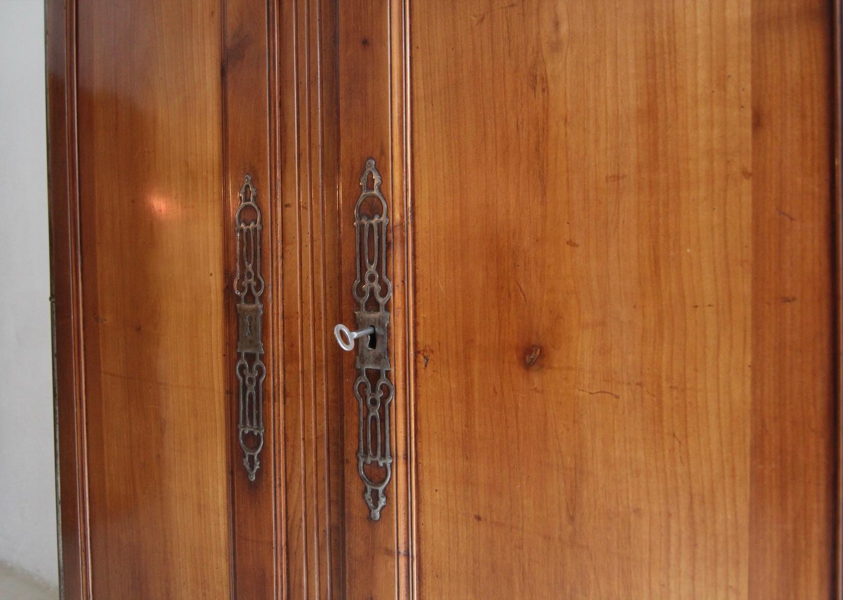 Armoire in legno di ciliegio e Oak Oak della fine del XVIII secolo. in vendita 6