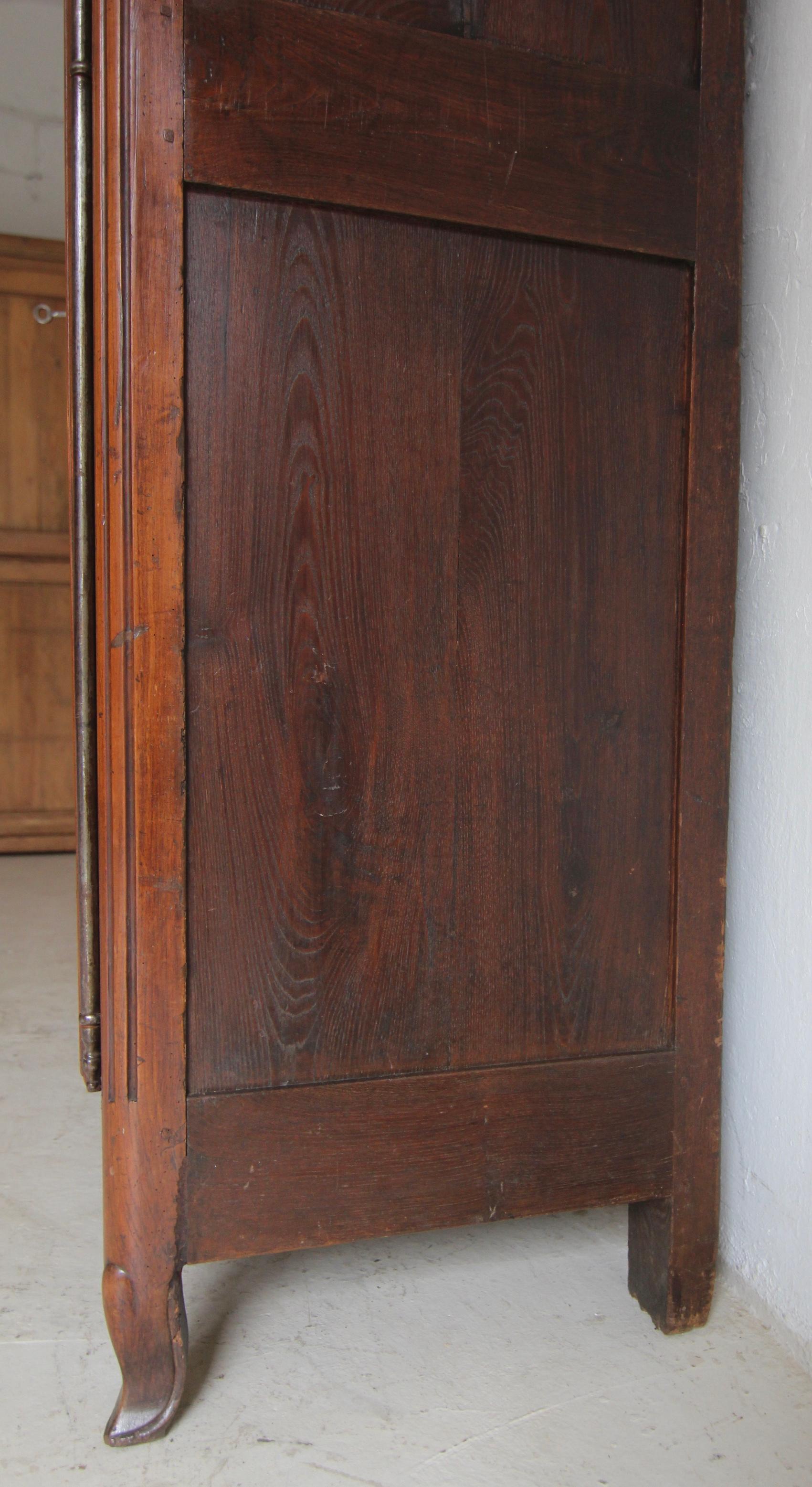 Armoire in legno di ciliegio e Oak Oak della fine del XVIII secolo. in vendita 8