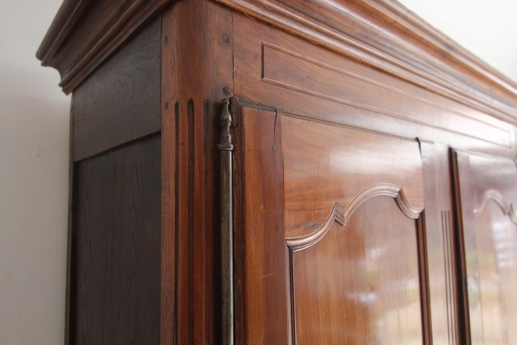 Armoire in legno di ciliegio e Oak Oak della fine del XVIII secolo. in vendita 9