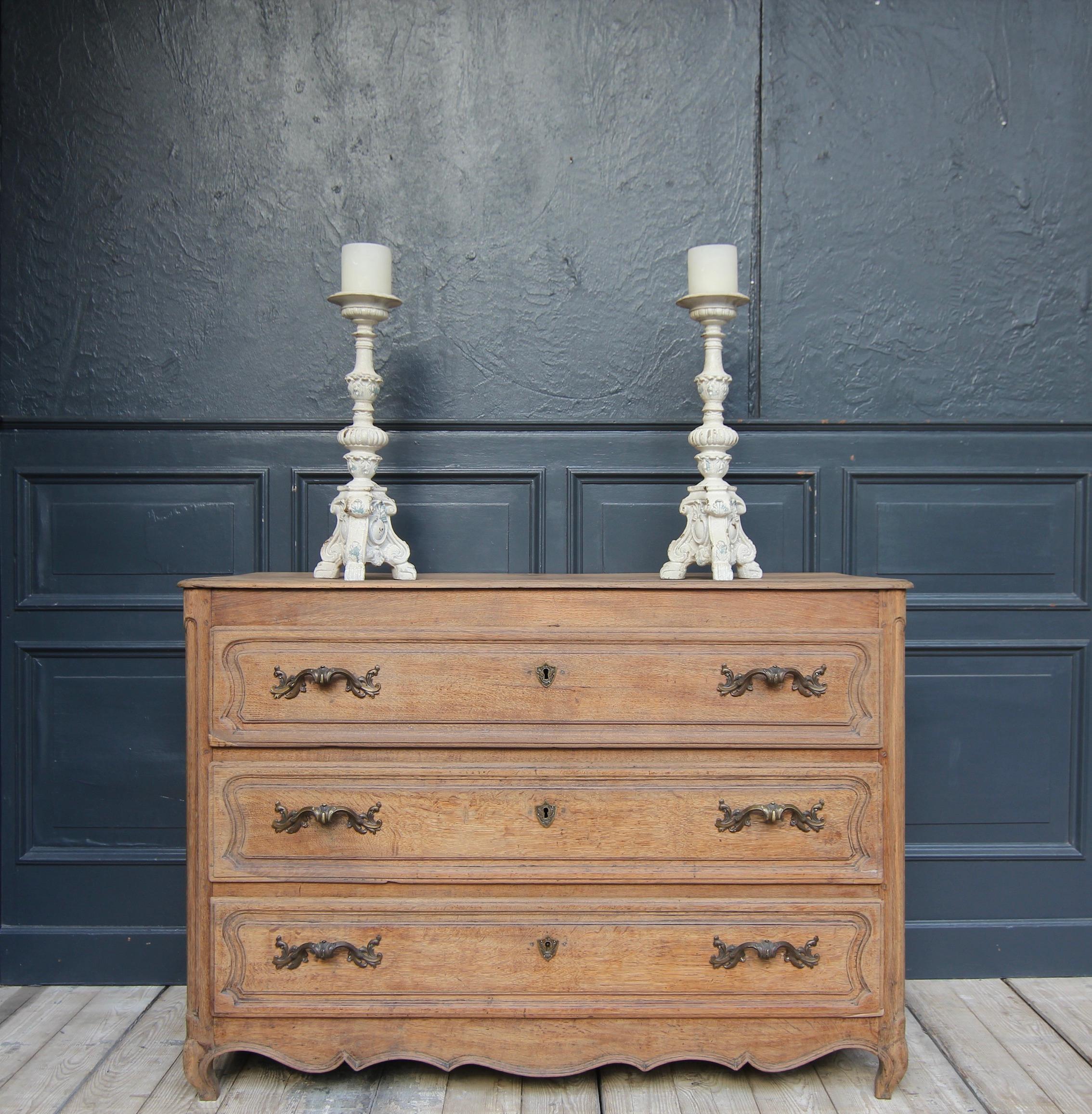 Late 18th Century French Provincial Chest of Drawers In Good Condition In Dusseldorf, DE
