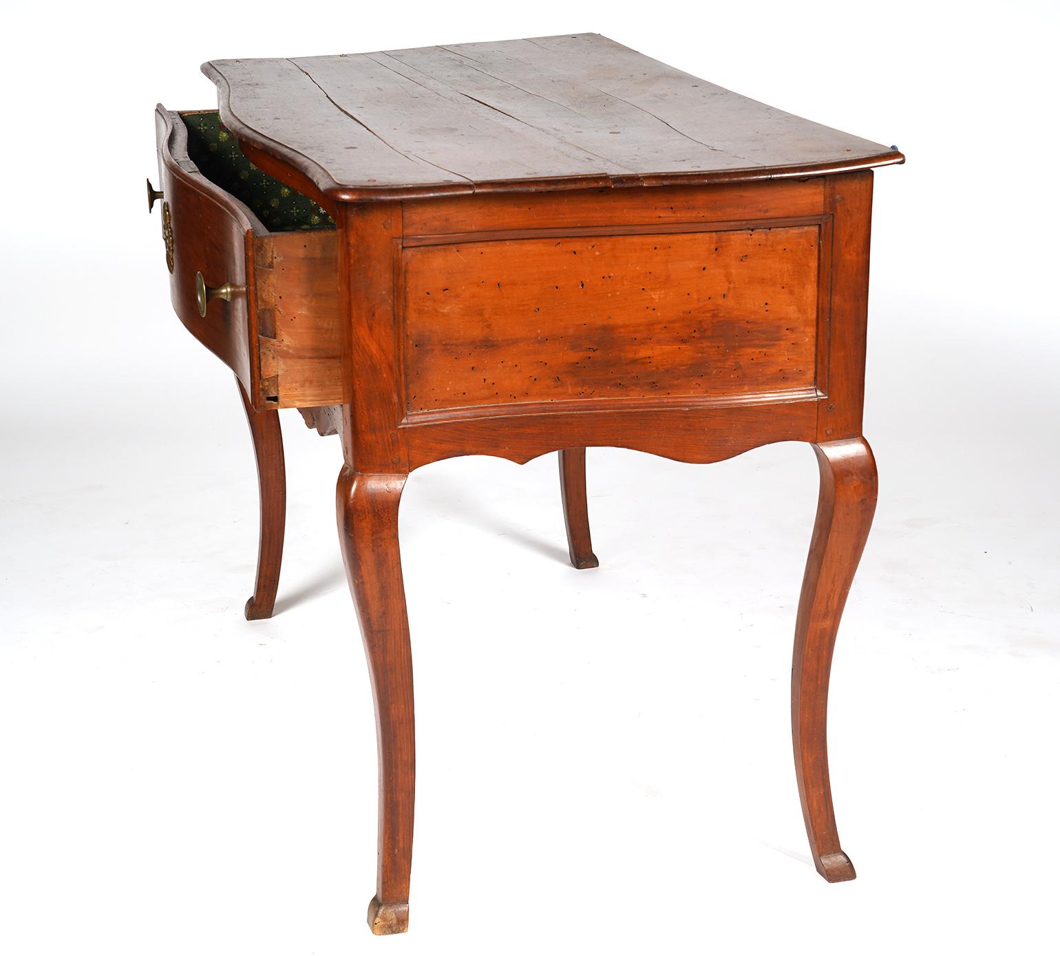 Late 18th Century French Provincial Louis XV Style Serpentine Cherry Commode In Good Condition In Ft. Lauderdale, FL