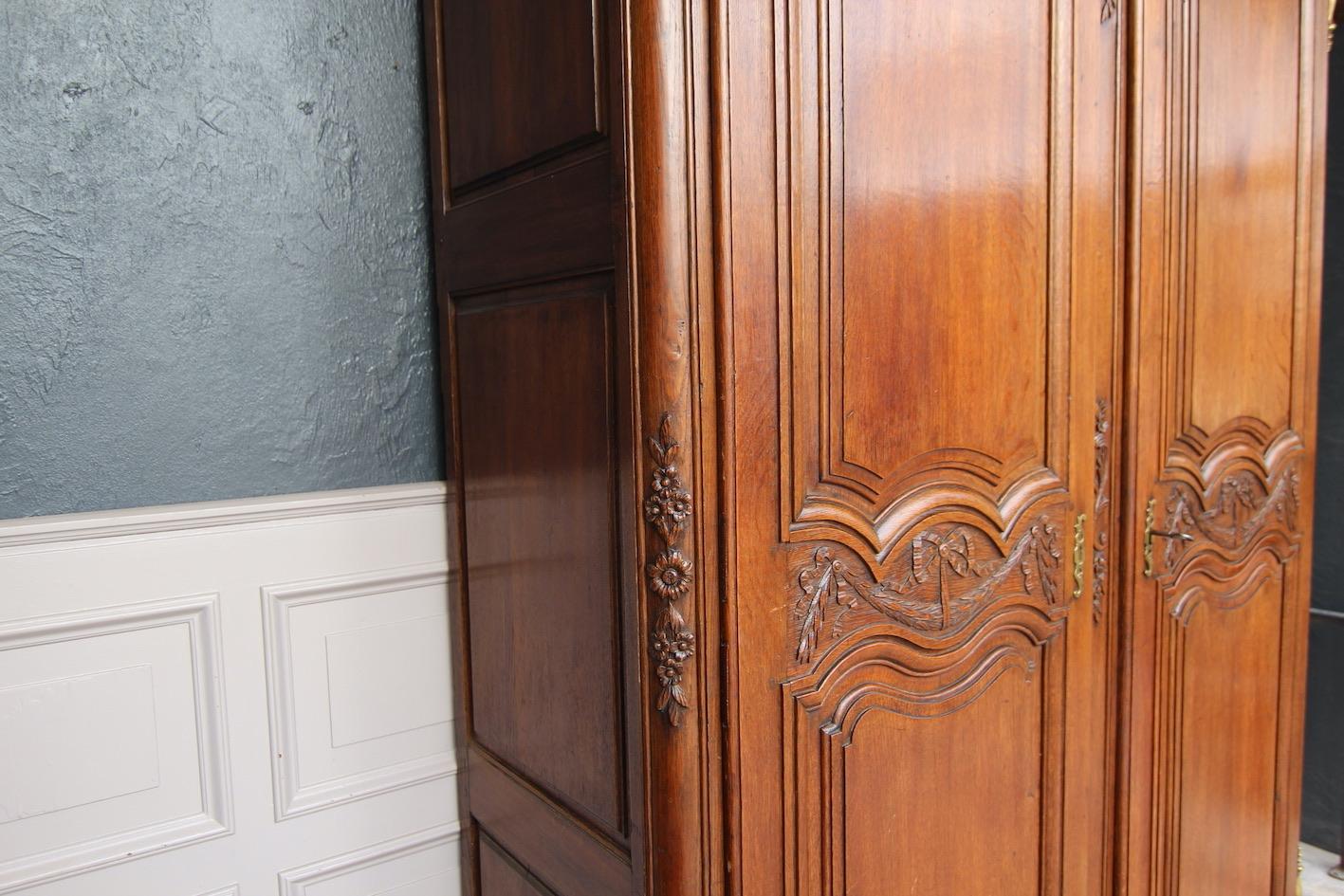 Late 18th Century French Provincial Louis XVI Cabinet or Armoire made of Oak For Sale 15