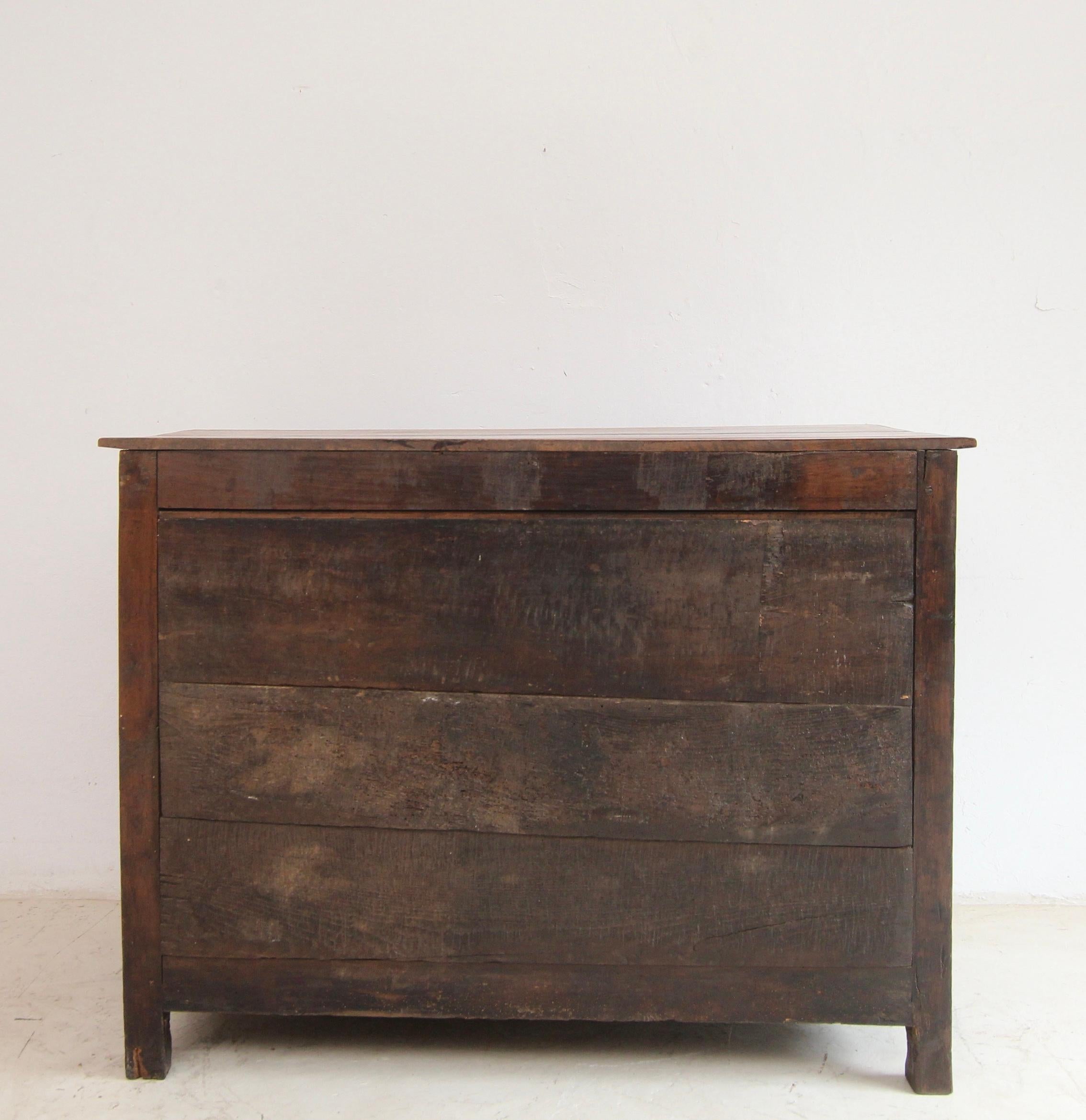 Buffet ou buffet en noyer de style provincial français de la fin du XVIIIe siècle en vente 14