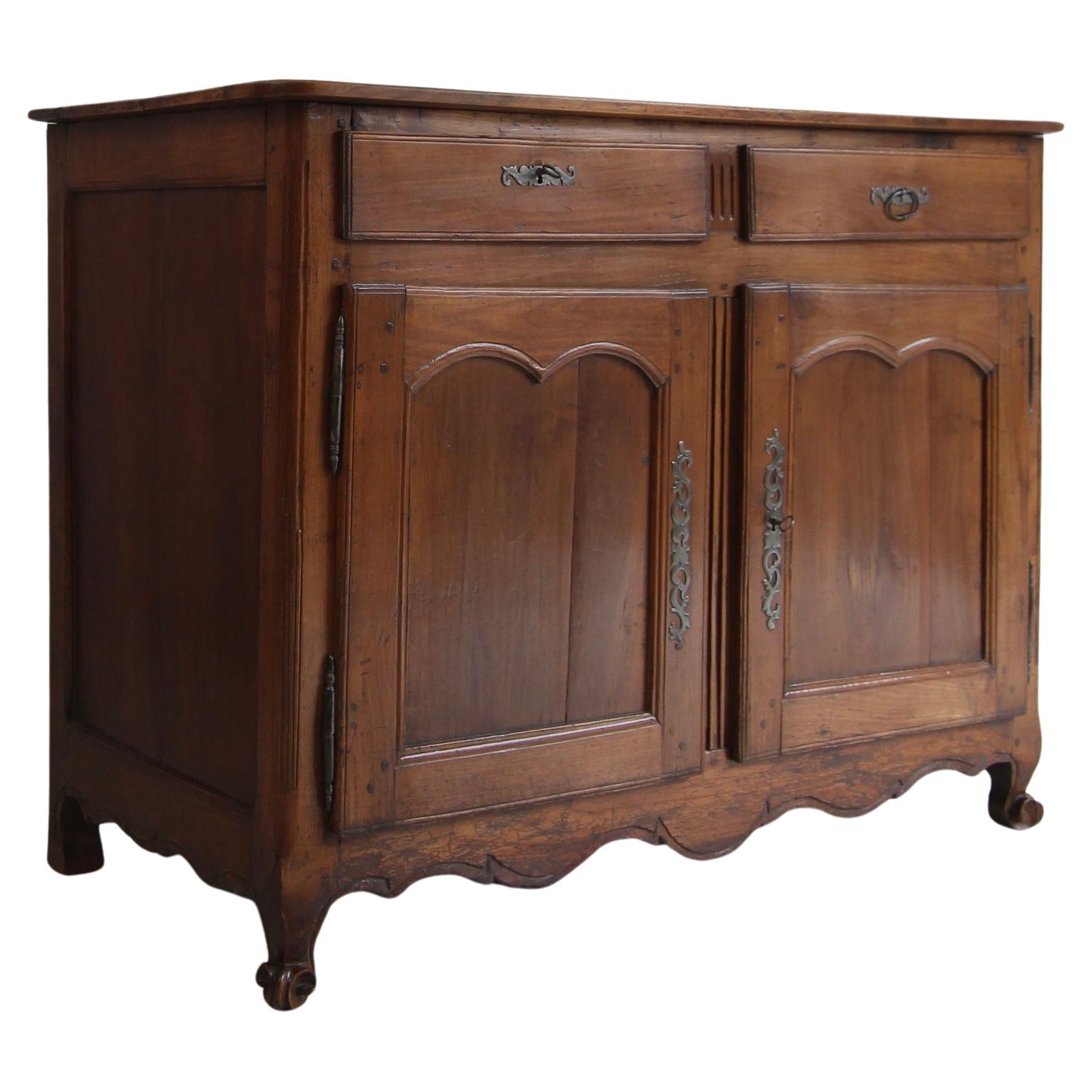 Buffet ou buffet en noyer de style provincial français de la fin du XVIIIe siècle