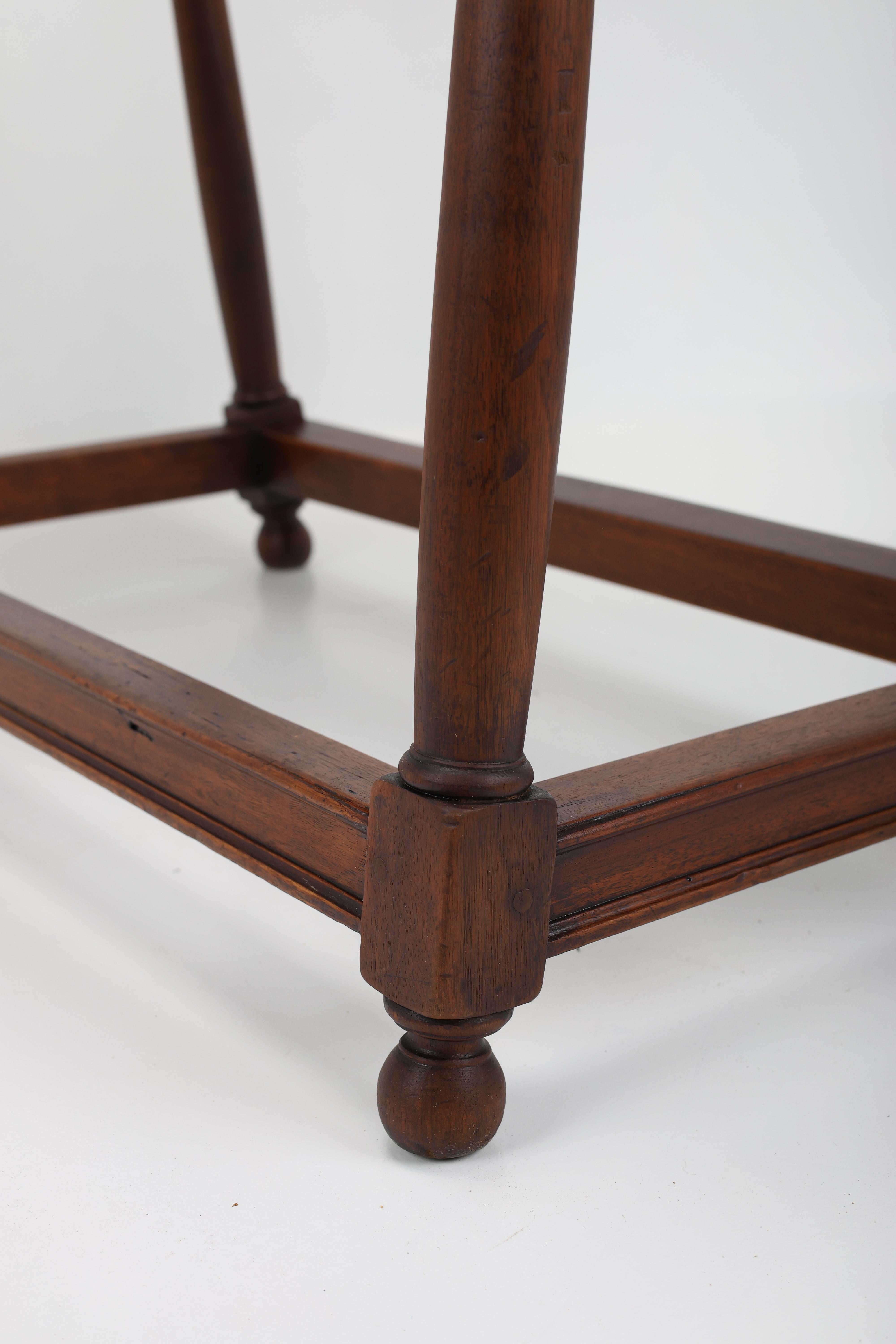 Table console en noyer de style provincial français de la fin du XVIIIe siècle en vente 5