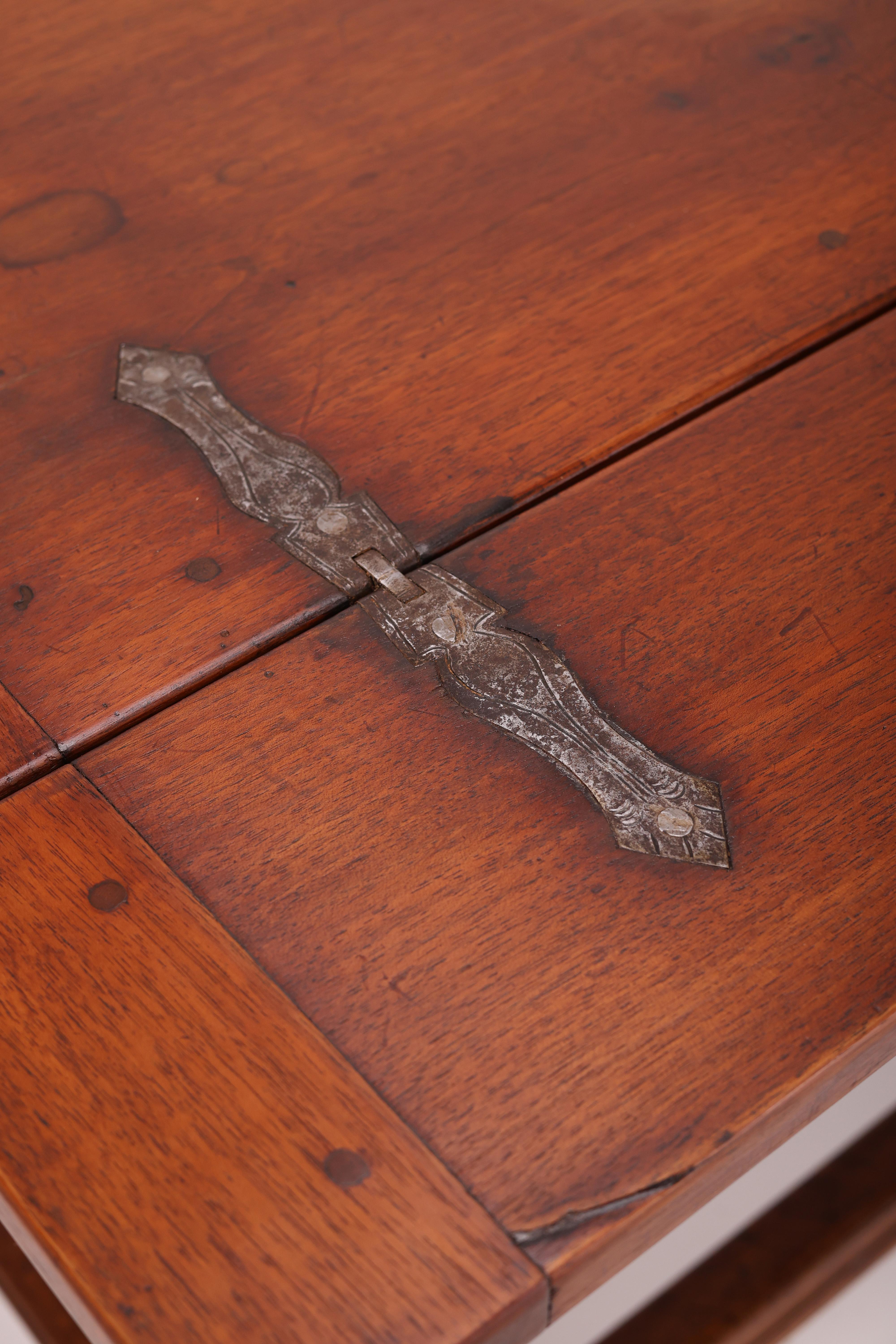 Table console en noyer de style provincial français de la fin du XVIIIe siècle en vente 8