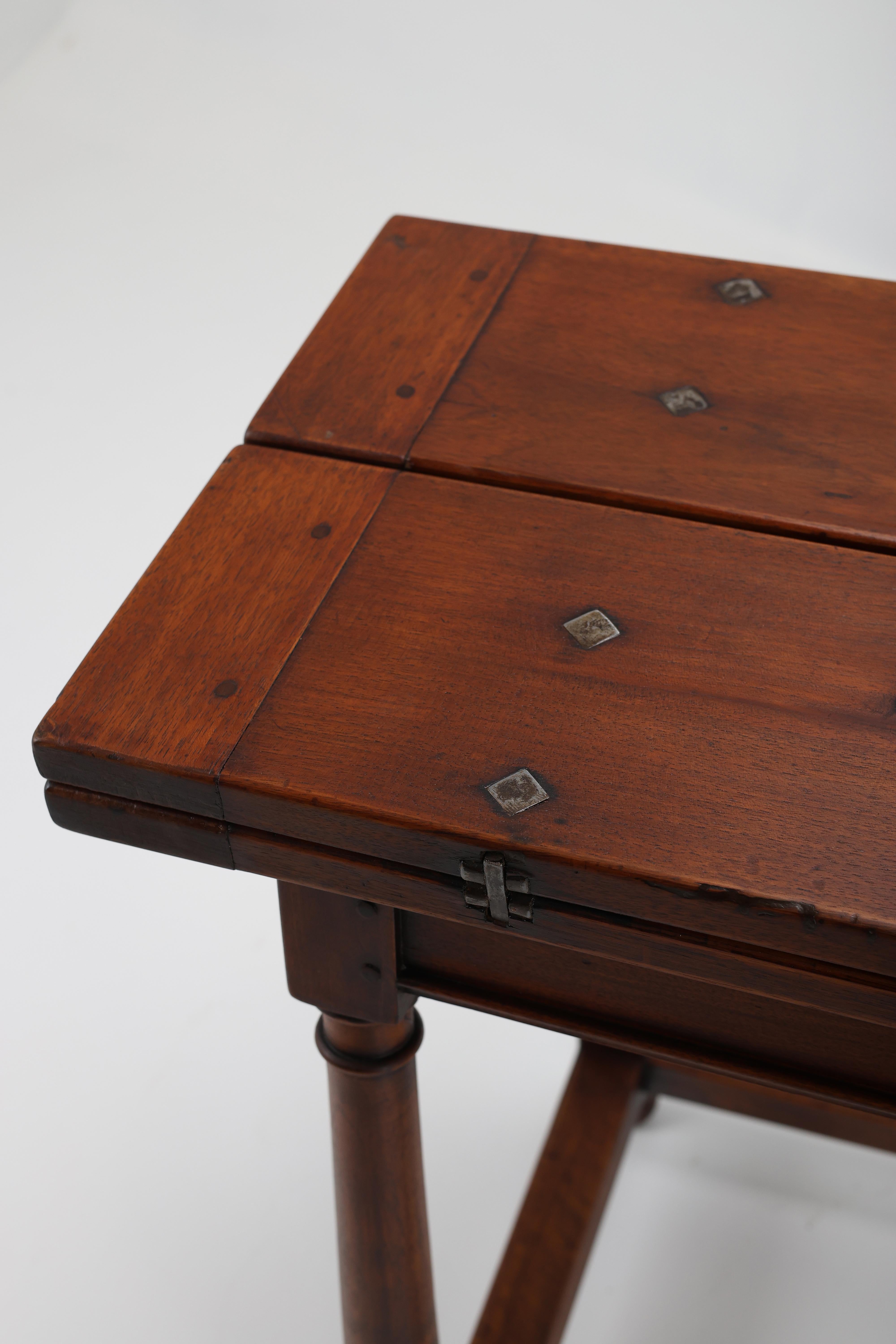Table console en noyer de style provincial français de la fin du XVIIIe siècle en vente 10