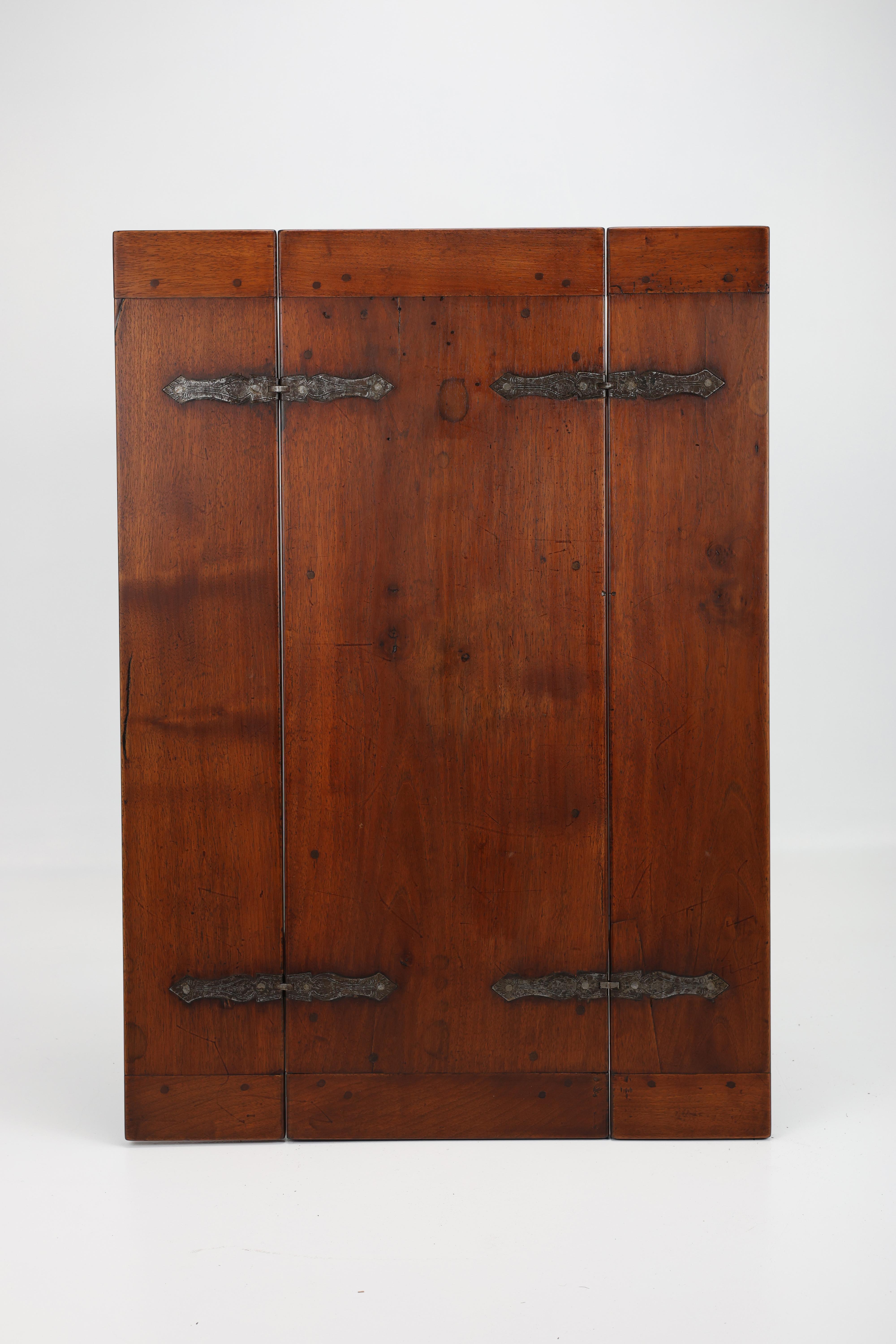 Noyer Table console en noyer de style provincial français de la fin du XVIIIe siècle en vente