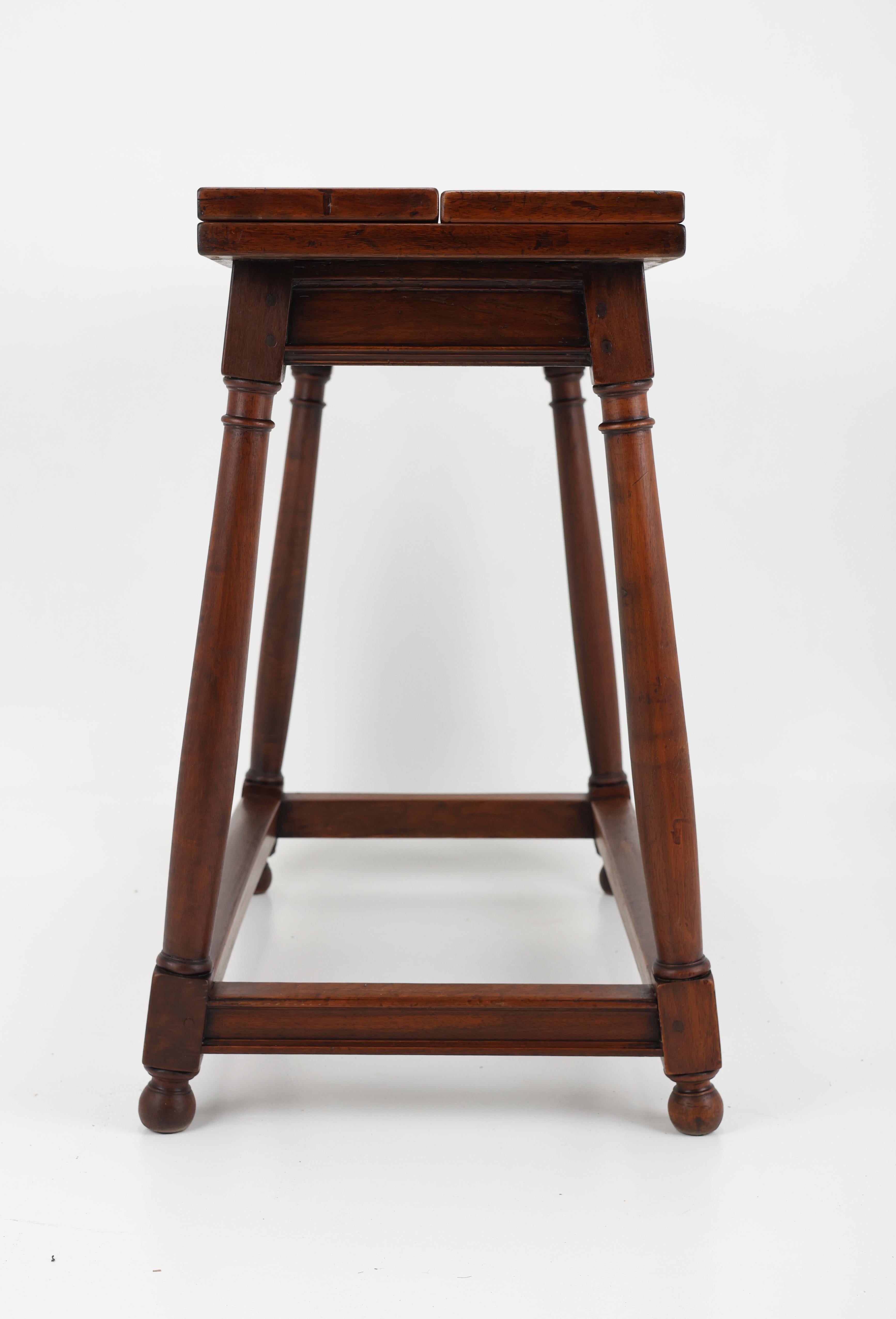 Table console en noyer de style provincial français de la fin du XVIIIe siècle en vente 3