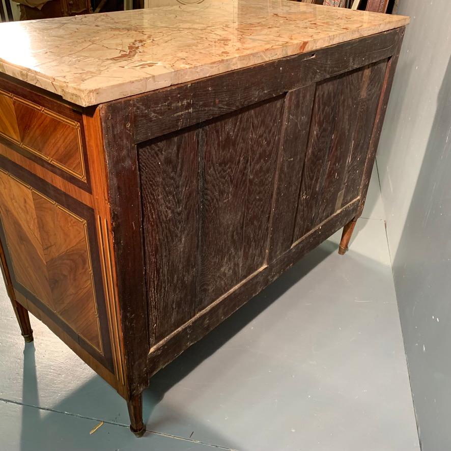 Late 18th Century French Tulipwood Commode with Ebony Inlays and Marble Top For Sale 6