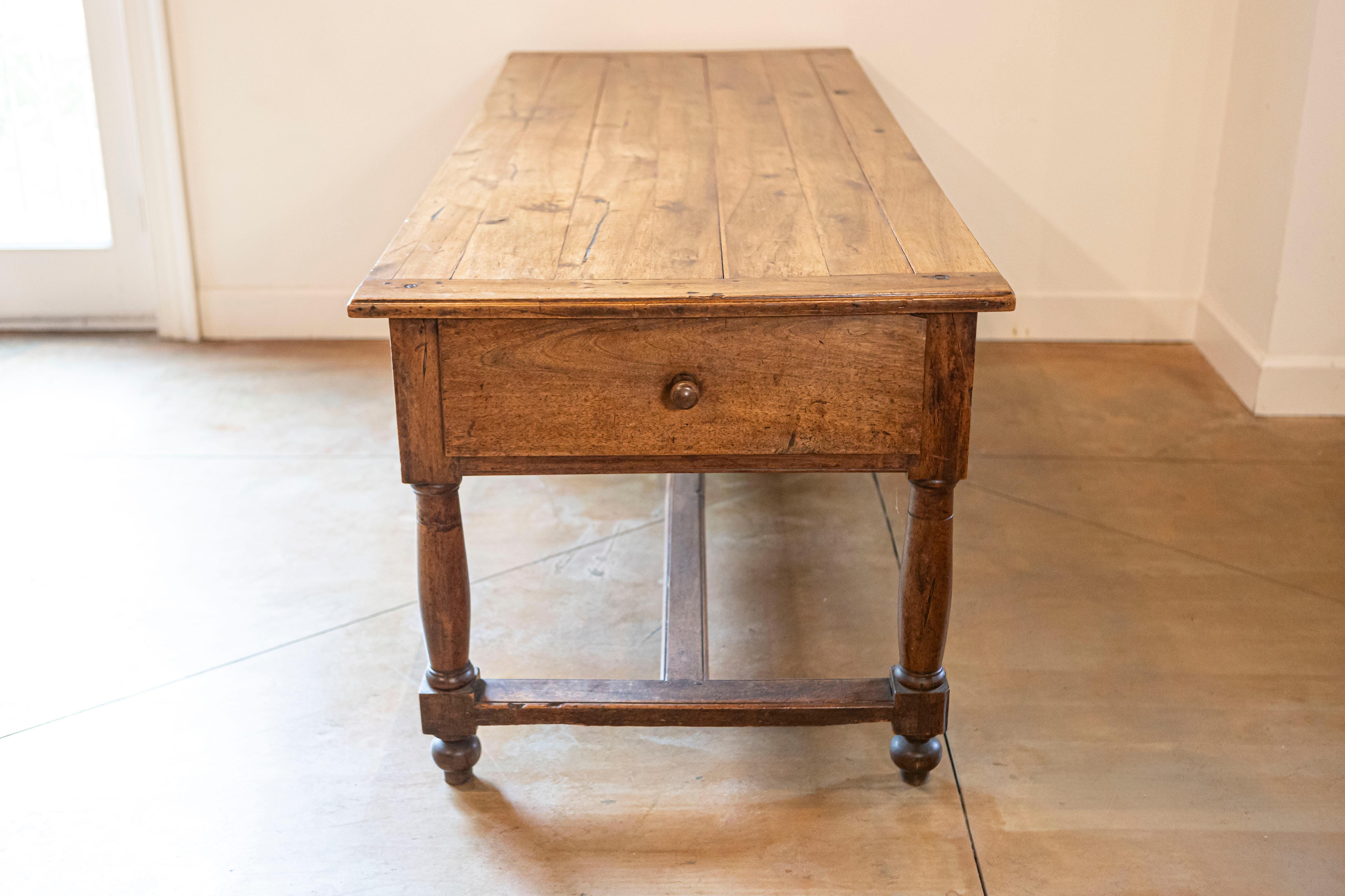Mesa de sofá francesa de madera de nogal y acacia de finales del siglo XVIII con patas torneadas en Bueno estado para la venta en Atlanta, GA