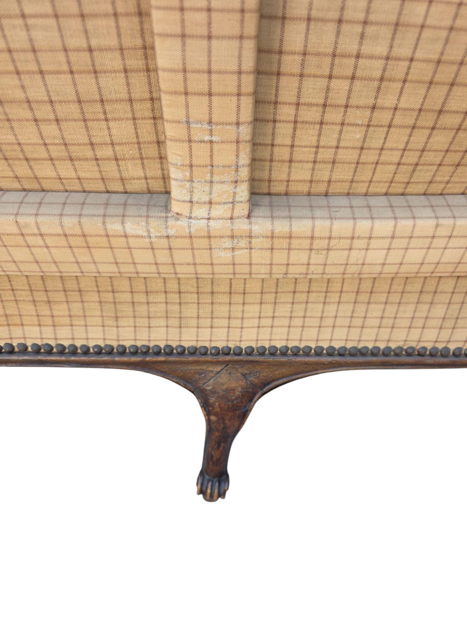 Französisches Canape aus Nussbaumholz aus dem späten 18. Jahrhundert mit originalem Petit Point (Französische Provence) im Angebot