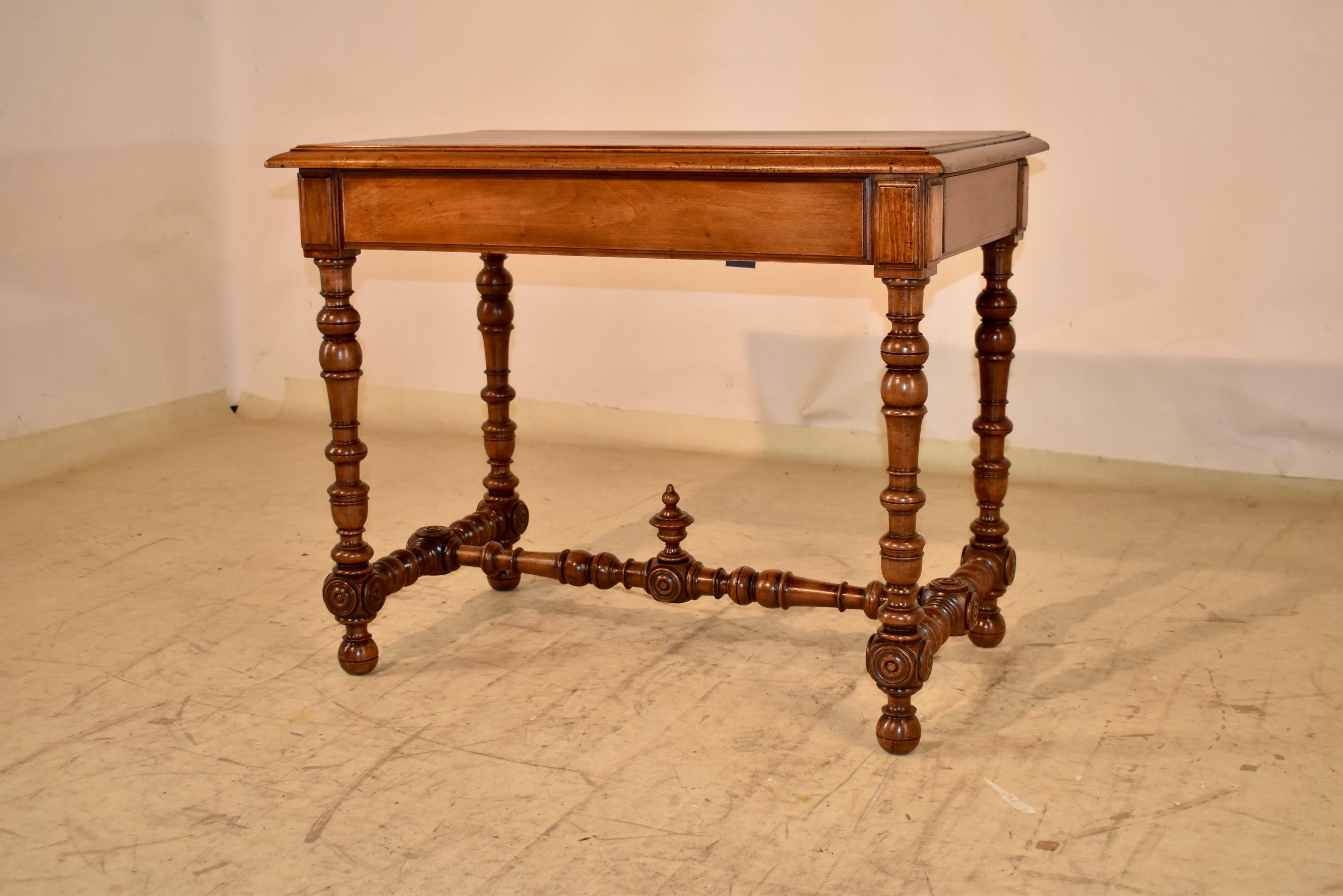 Table d'appoint en noyer de la fin du XVIIIe siècle en vente 6