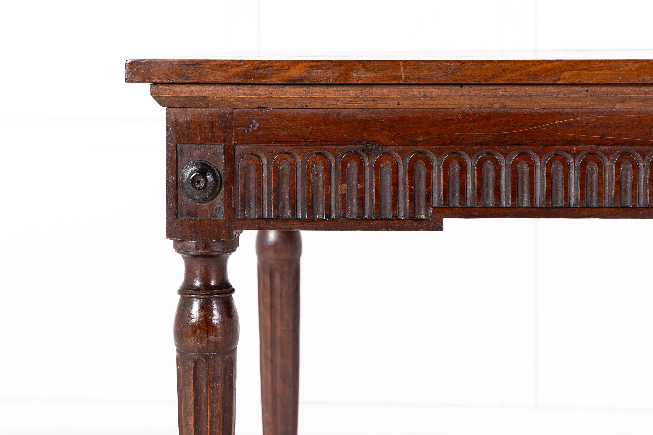 Late 18th Century French Walnut Side Table In Good Condition For Sale In Gloucestershire, GB