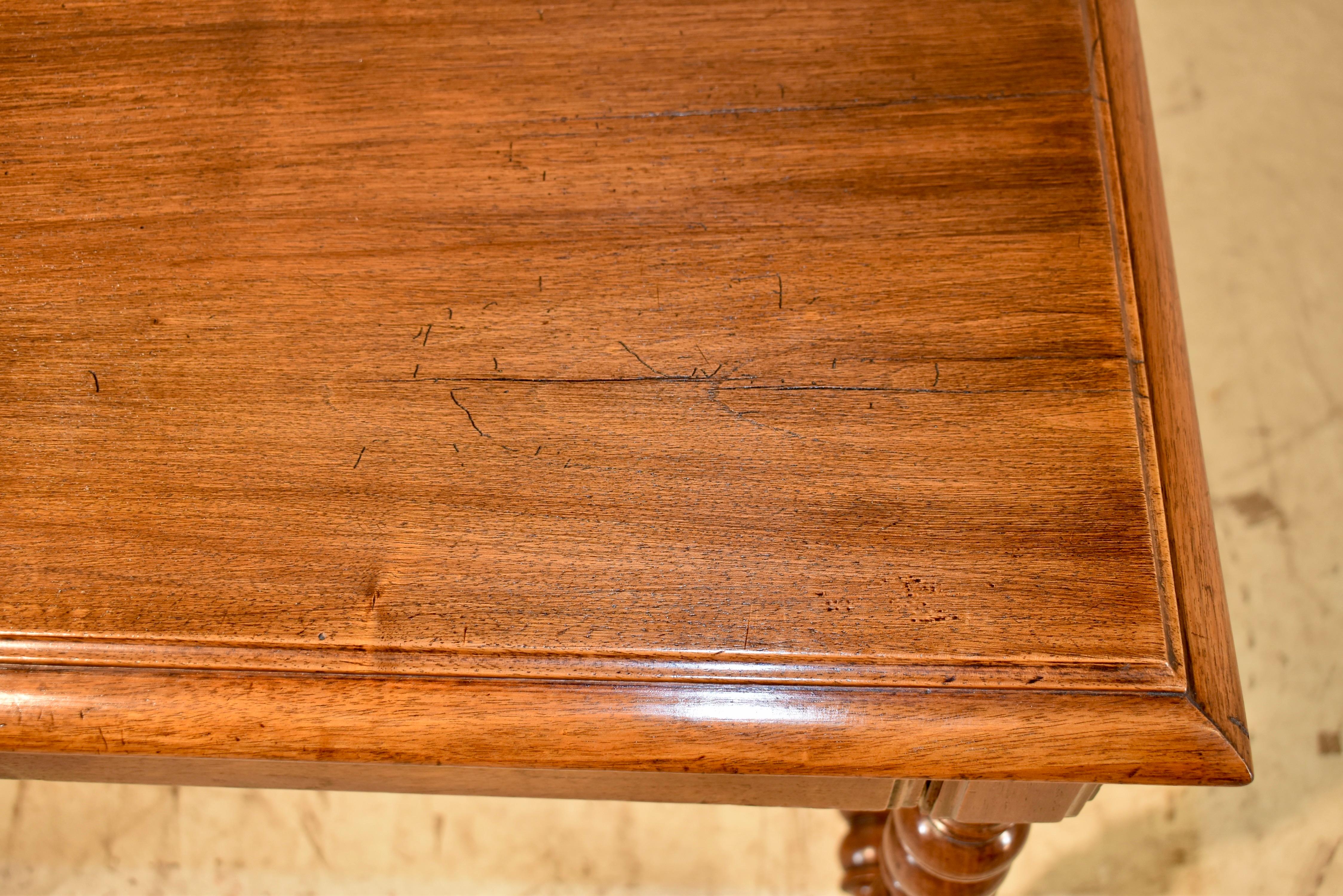 Table d'appoint en noyer de la fin du XVIIIe siècle en vente 1