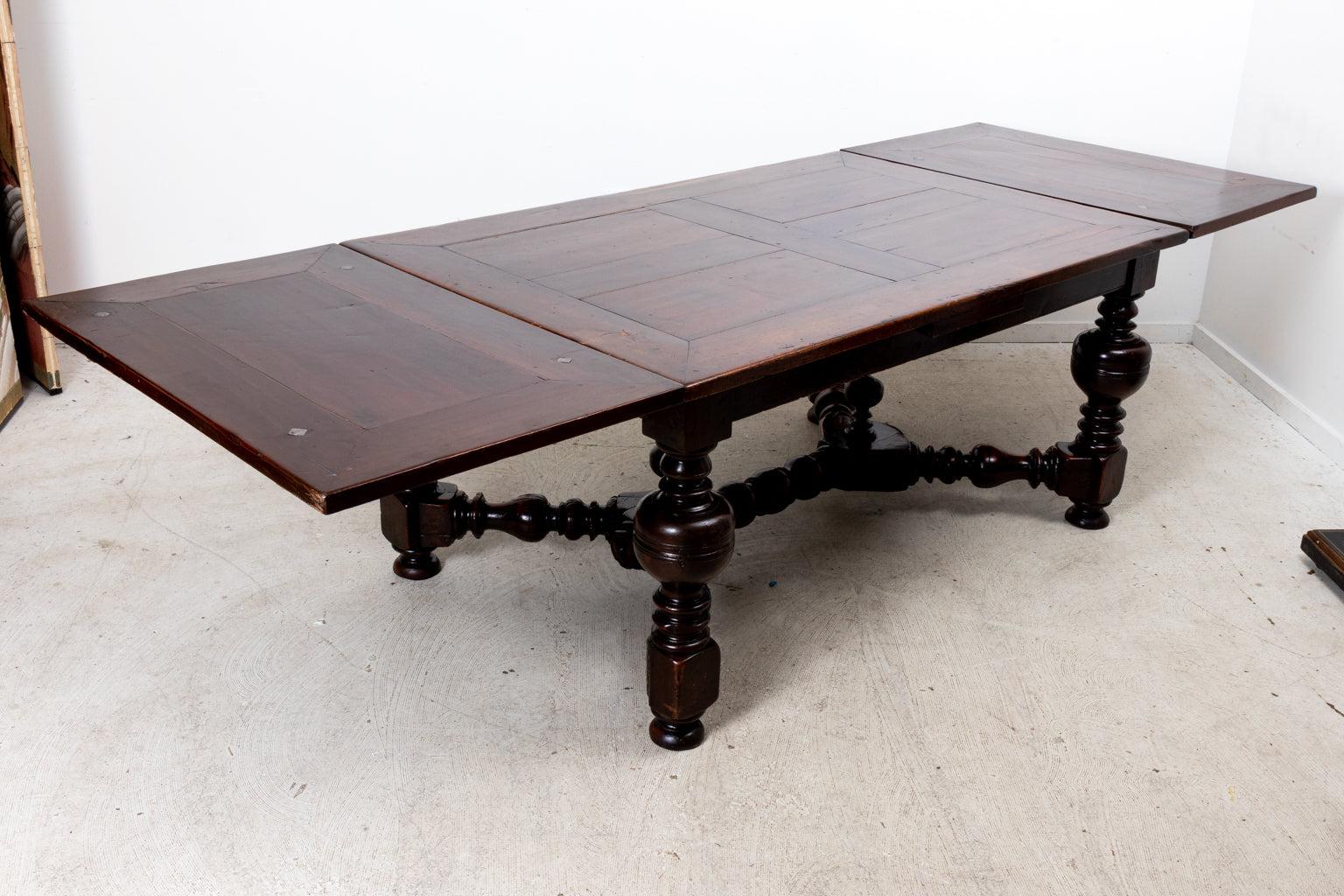 Late 18th Century French Walnut Table For Sale 3
