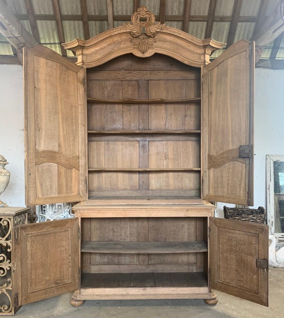 Late 18th Century French Washed Oak Cupboard In Good Condition For Sale In Ongar, GB