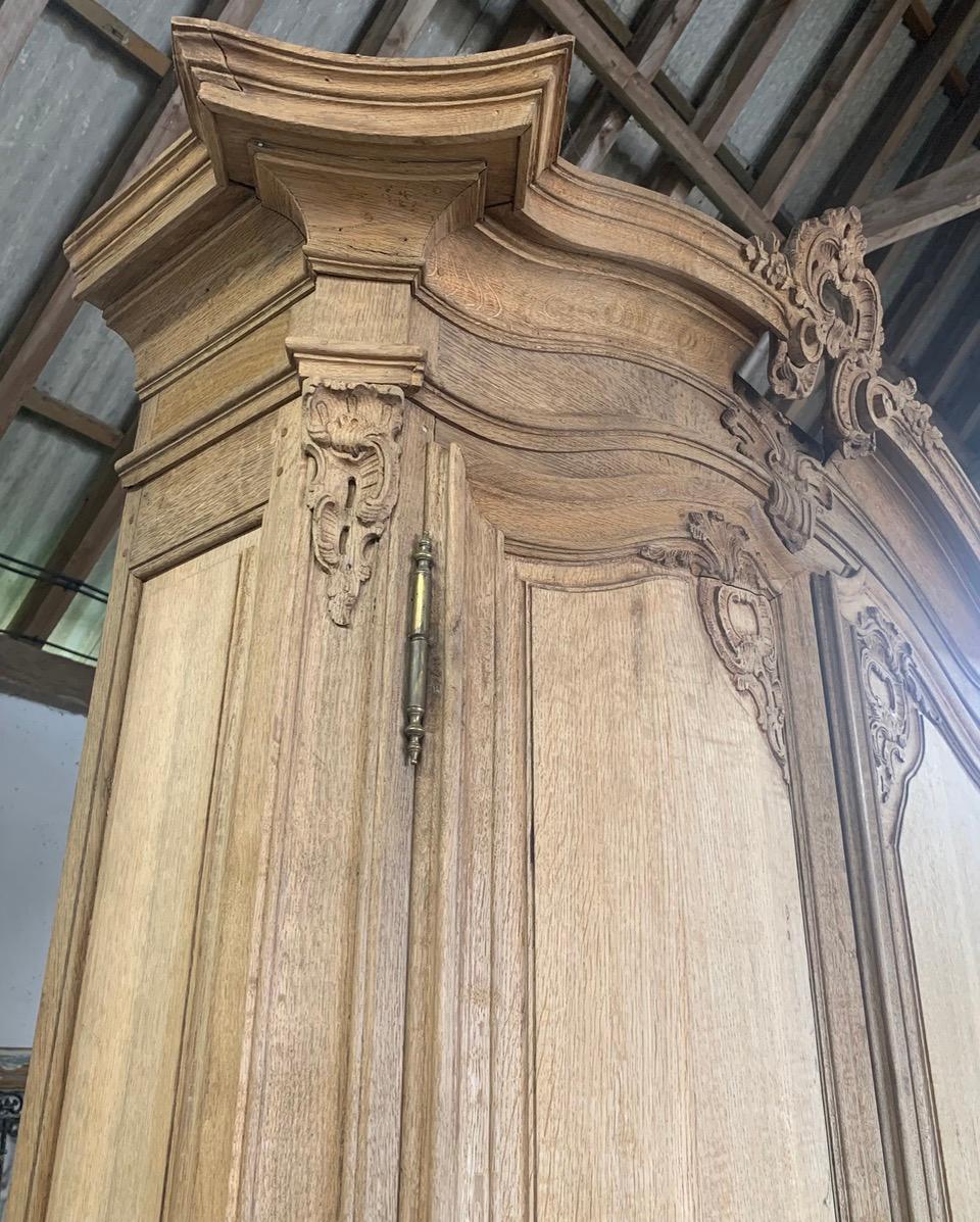 Late 18th Century French Washed Oak Cupboard For Sale 3