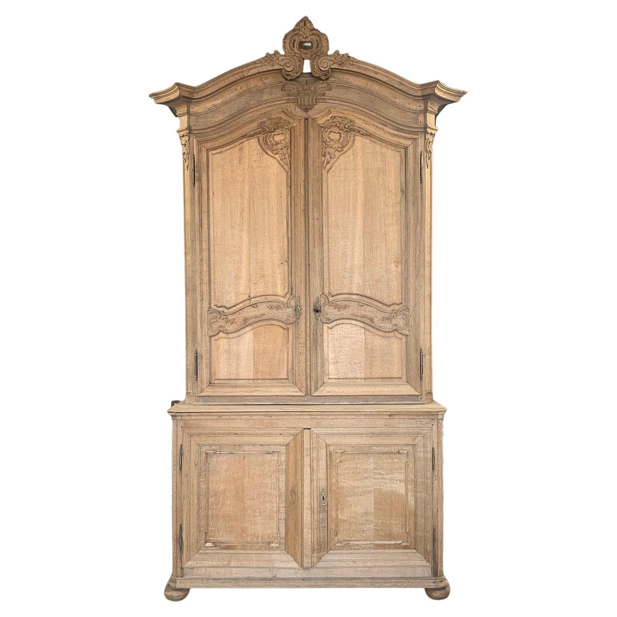 Late 18th Century French Washed Oak Cupboard For Sale