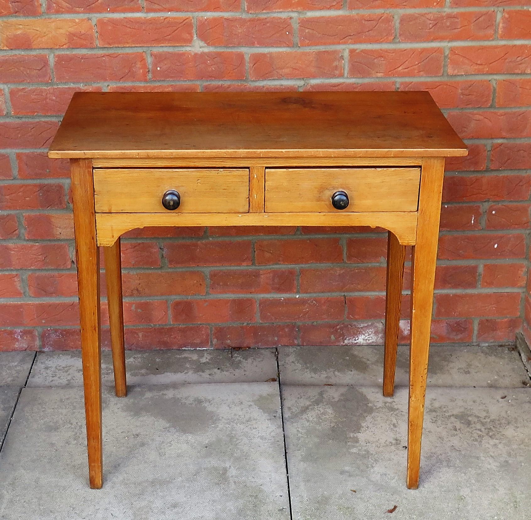 Late 18th Century George III Solid Pine Side Table 2 Drawers, circa 1790 In Good Condition For Sale In Lincoln, Lincolnshire