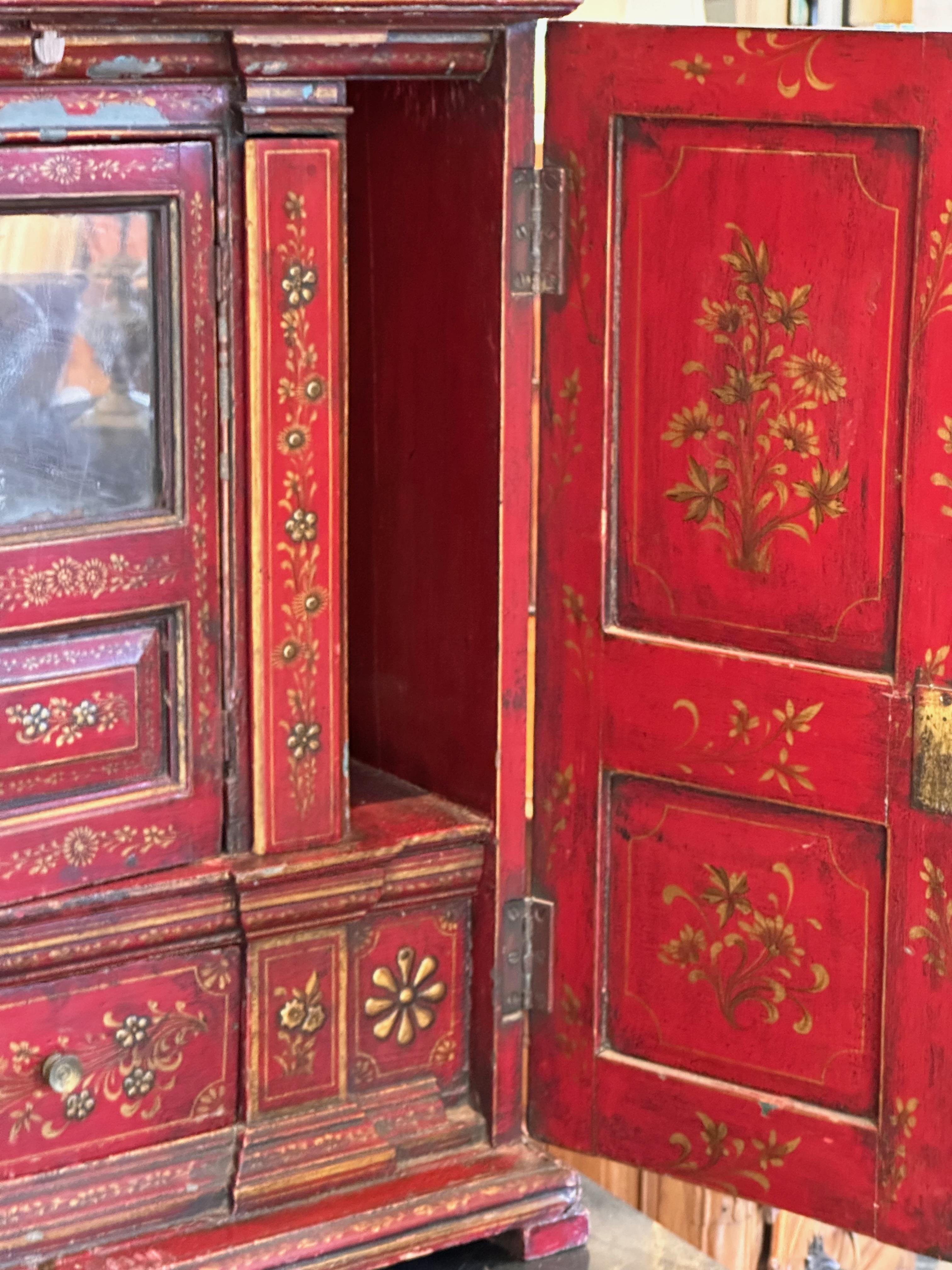 British Late 18th Century George III Chinoiserie Cabinet For Sale