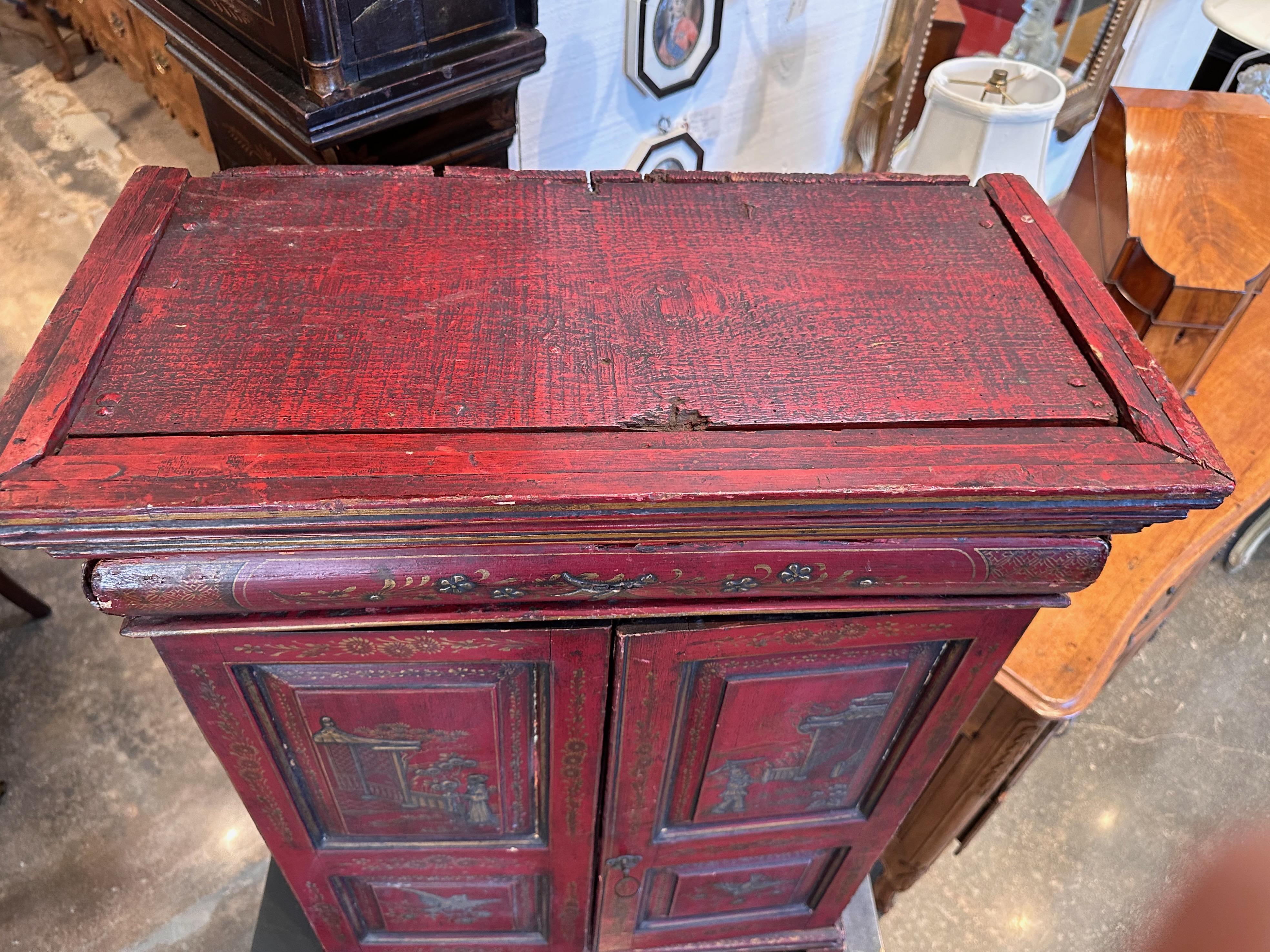 Late 18th Century George III Chinoiserie Cabinet In Good Condition For Sale In Charlottesville, VA