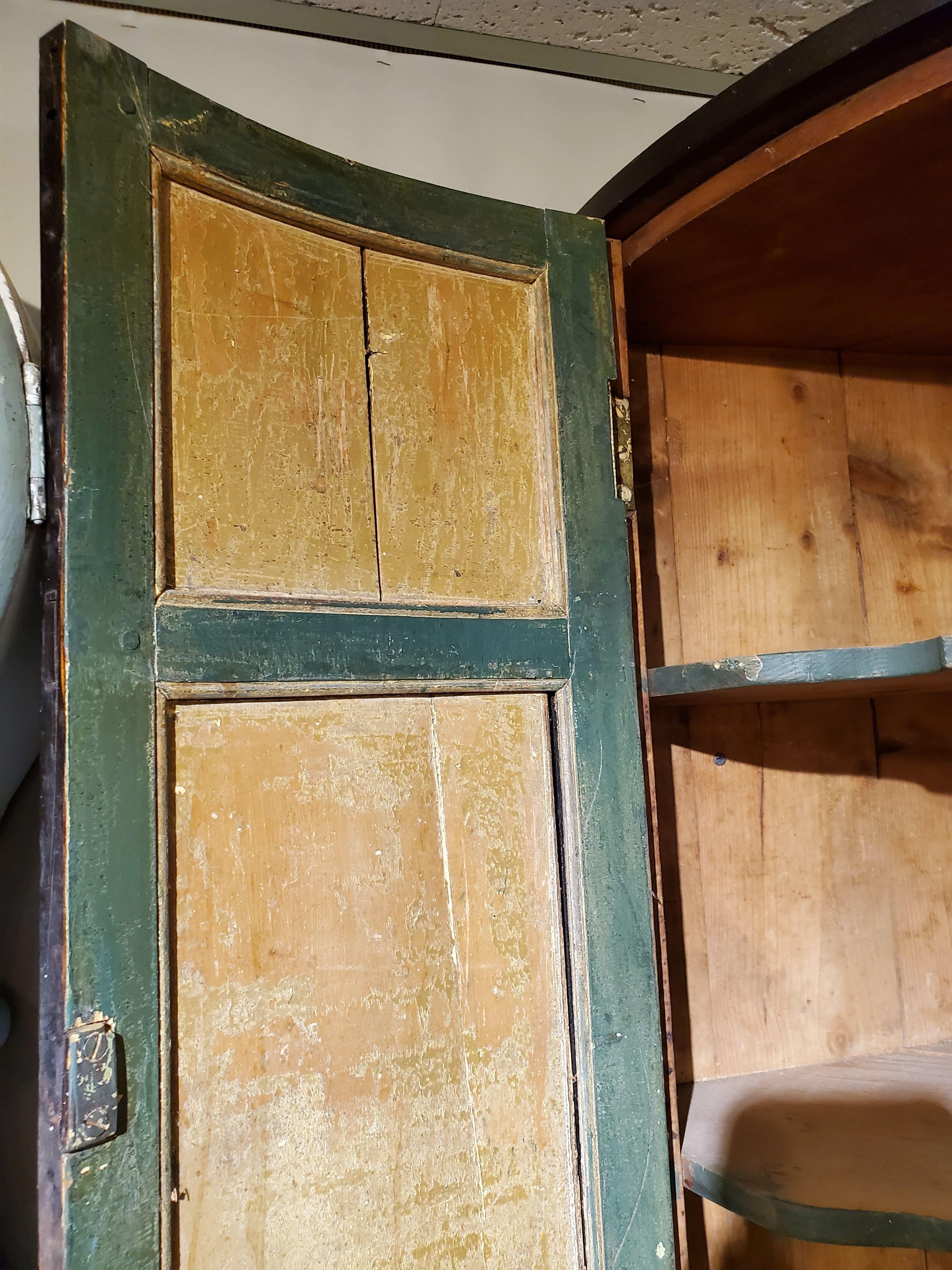 Credenza ad angolo in legno di faggio della fine del XVIII secolo di George III, in Inghilterra. in vendita 6