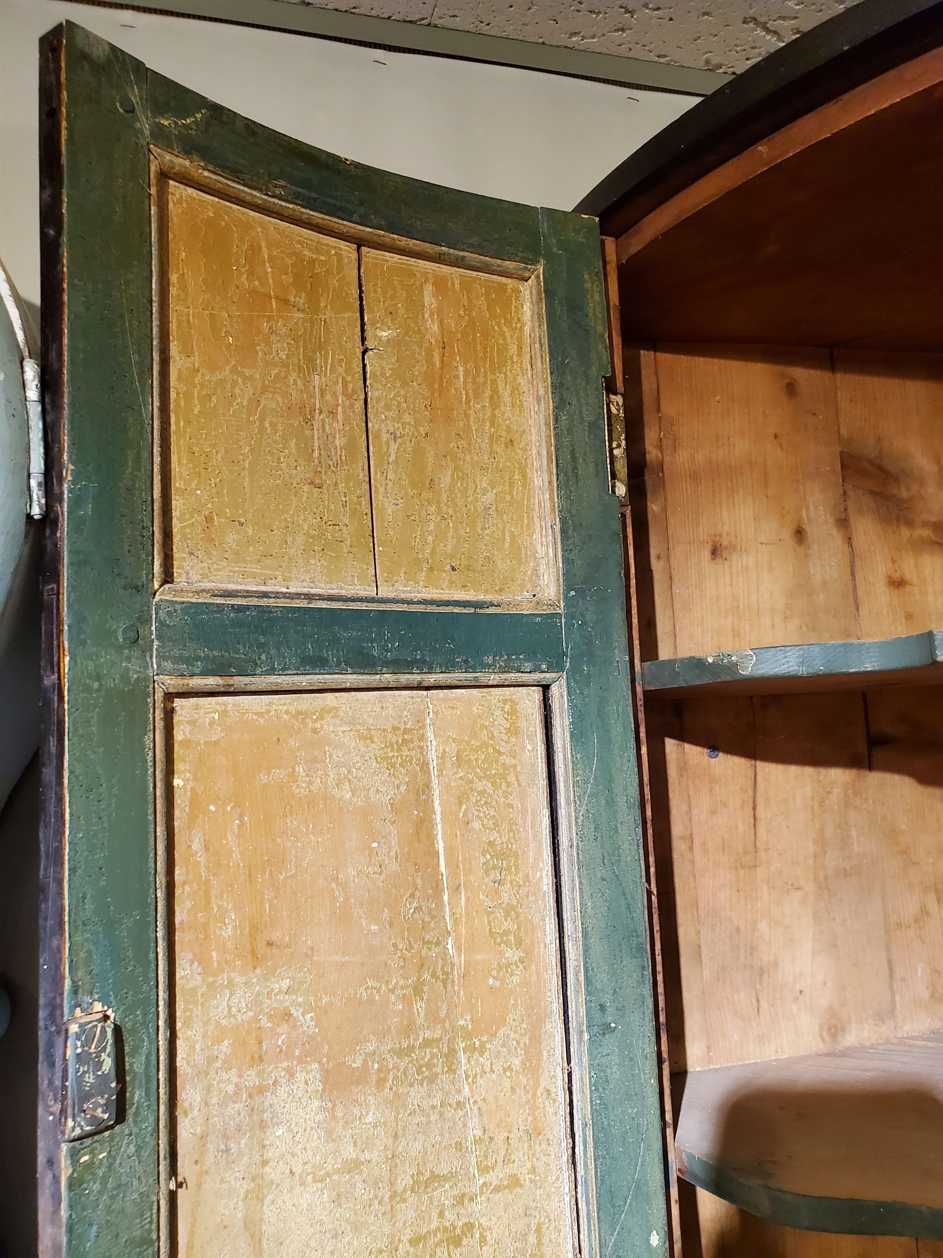 Late 18th Century George III English Bow Front Beech Wood Corner Cupboard For Sale 9