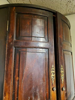Fin du 18ème siècle George III English Bow Front Bee Wood Corner Cupboard