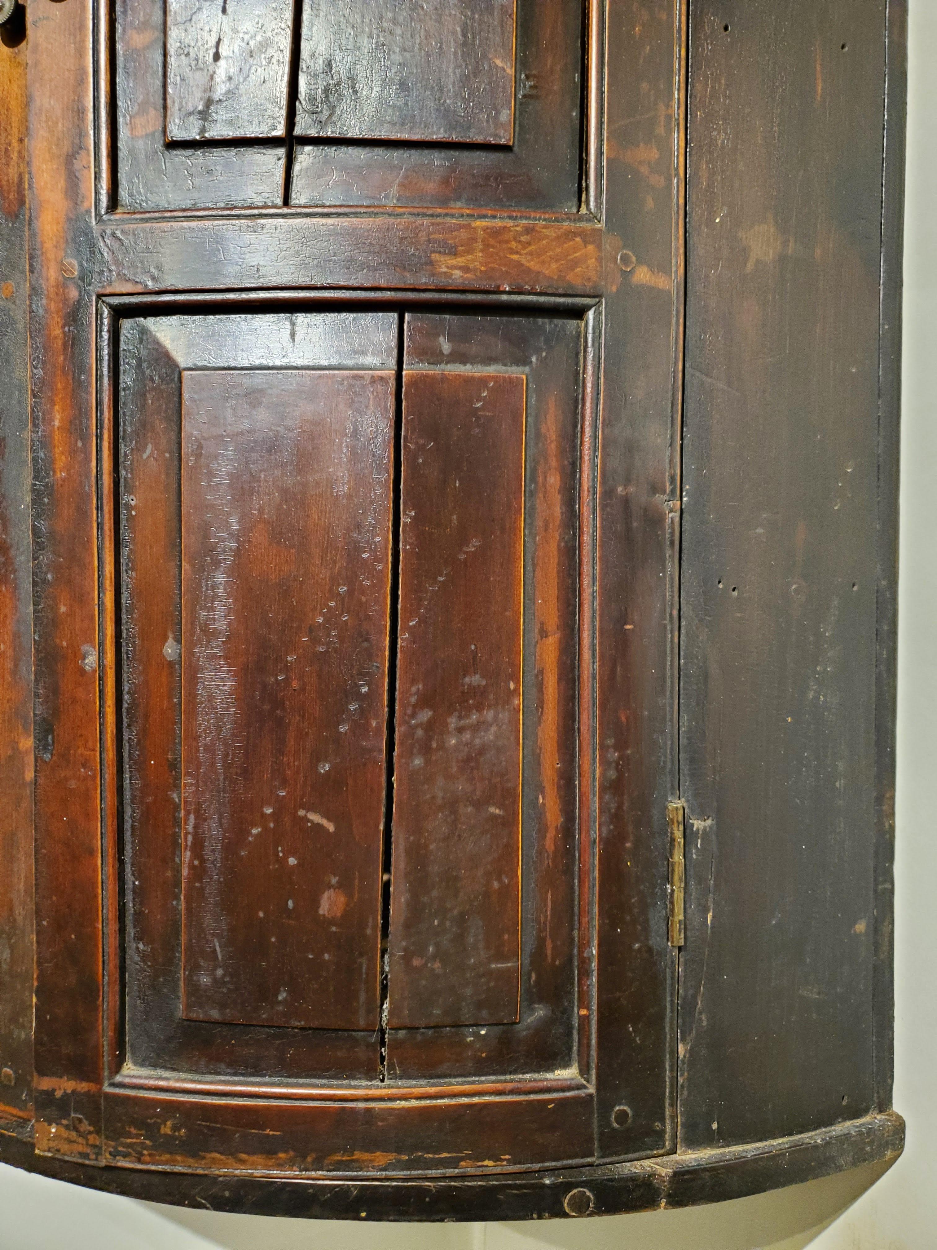 Late 18th Century George III English Bow Front Beech Wood Corner Cupboard For Sale 3