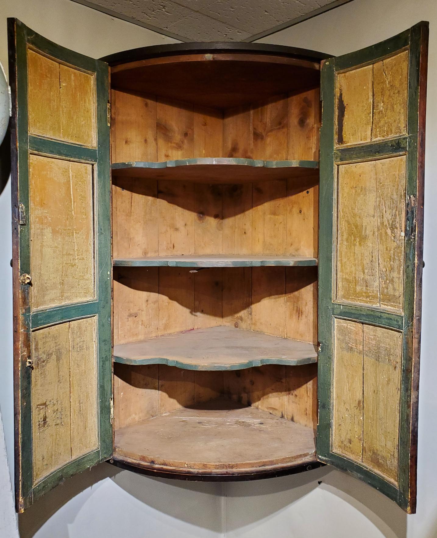 Late 18th Century George III English Bow Front Beech Wood Corner Cupboard For Sale 4