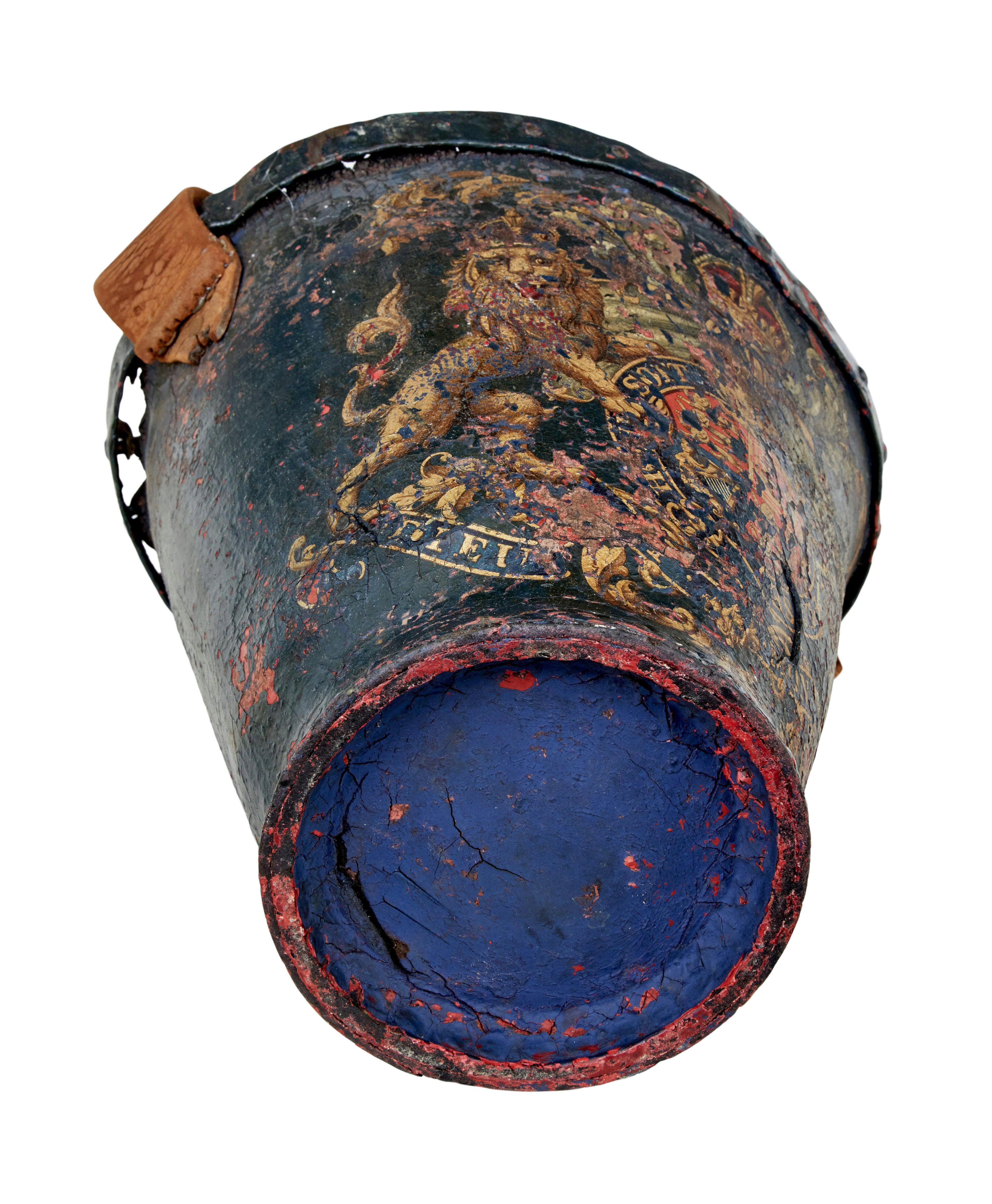 Ende des 18. Jahrhunderts George III. handbemalter Feuereimer aus Leder im Zustand „Gut“ im Angebot in Debenham, Suffolk