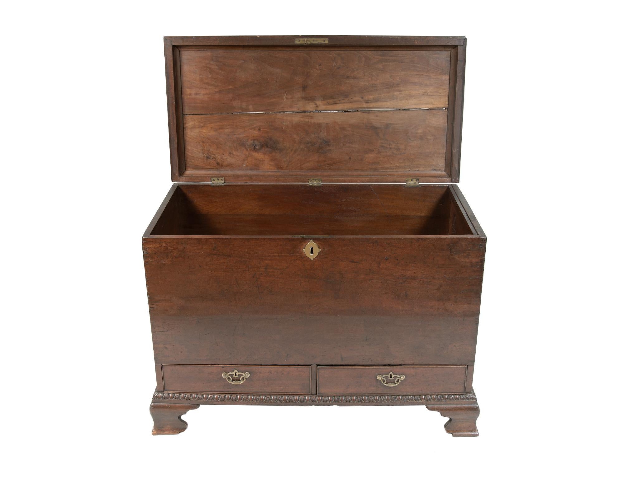 Late 18th Century George III Mahogany Chest In Fair Condition For Sale In New York, NY