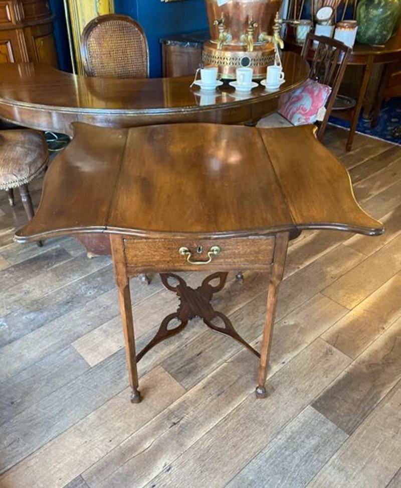 Late 18th Century George III Mahogany Pembroke Drop-Leaf Occasional Table 4