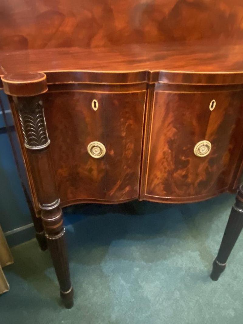 Late 18th Century George III Sheraton Style Mahogany Sideboard In Good Condition In Middleburg, VA