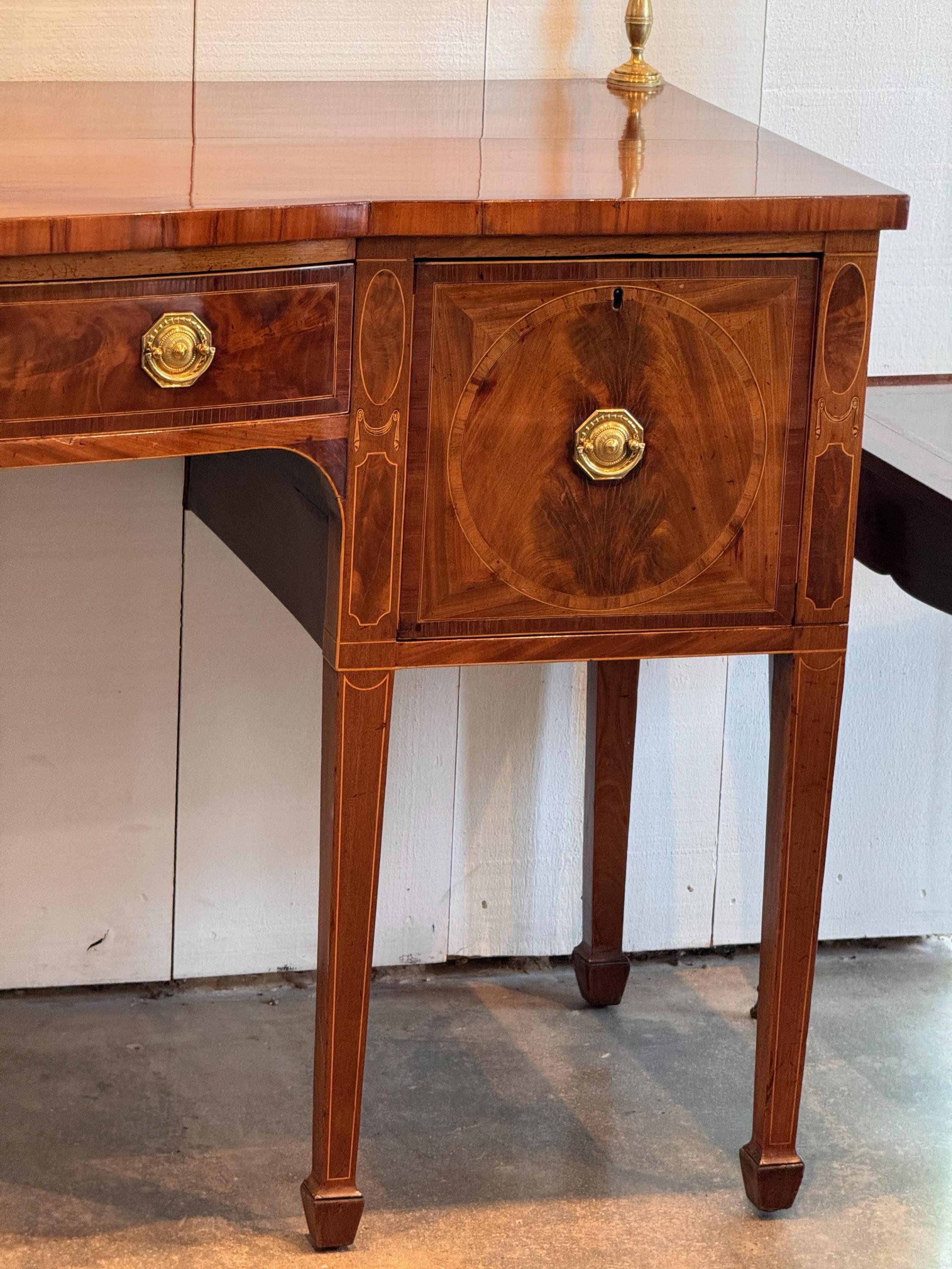 Late 18th Century George III Sideboard In Good Condition For Sale In Charlottesville, VA