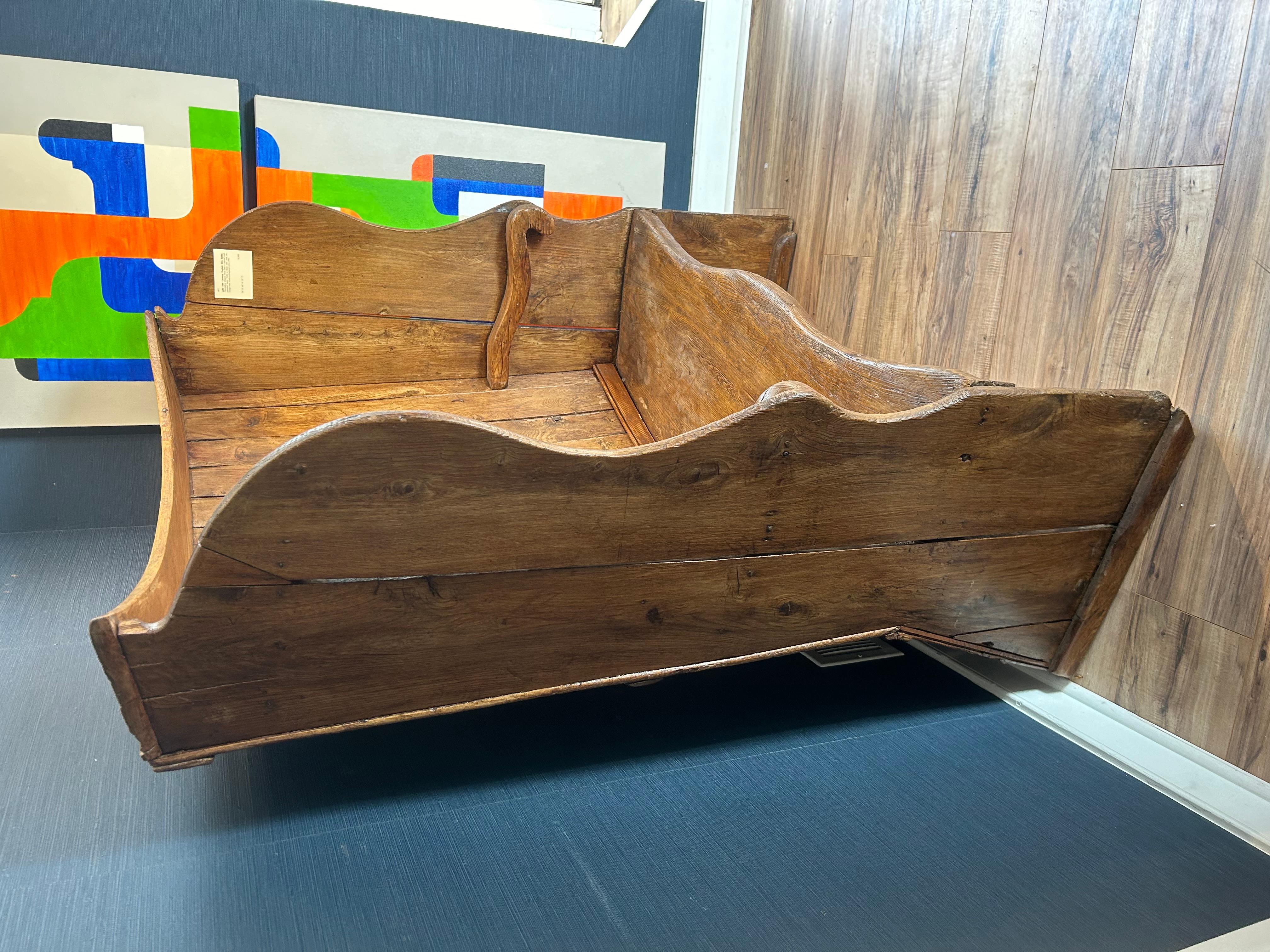 Hand-Carved Late 18th Century Georgian Elm Settle For Sale