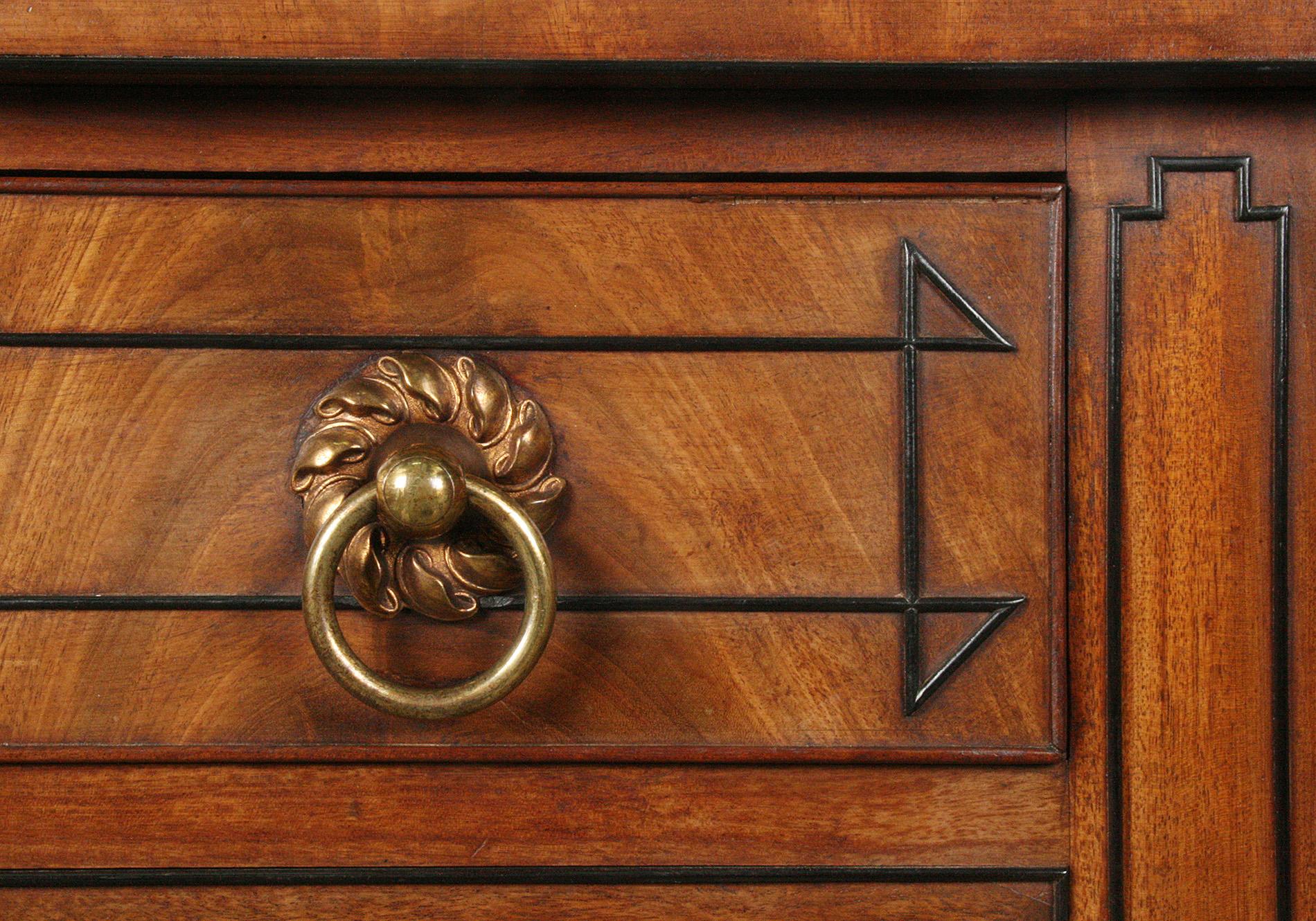 Late 18th Century Georgian English Bow Front Sideboard For Sale 2