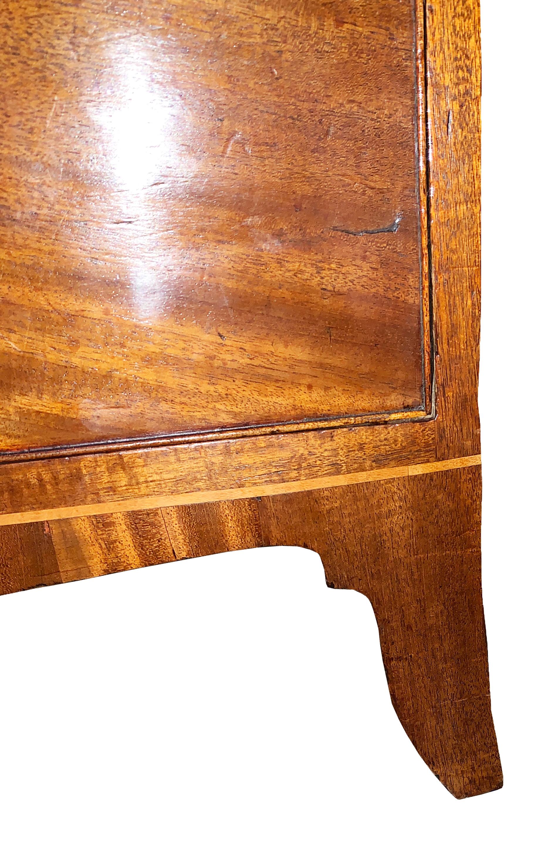 Late 18th Century Georgian Mahogany Bowfront Chest of Drawers In Good Condition In Bedfordshire, GB