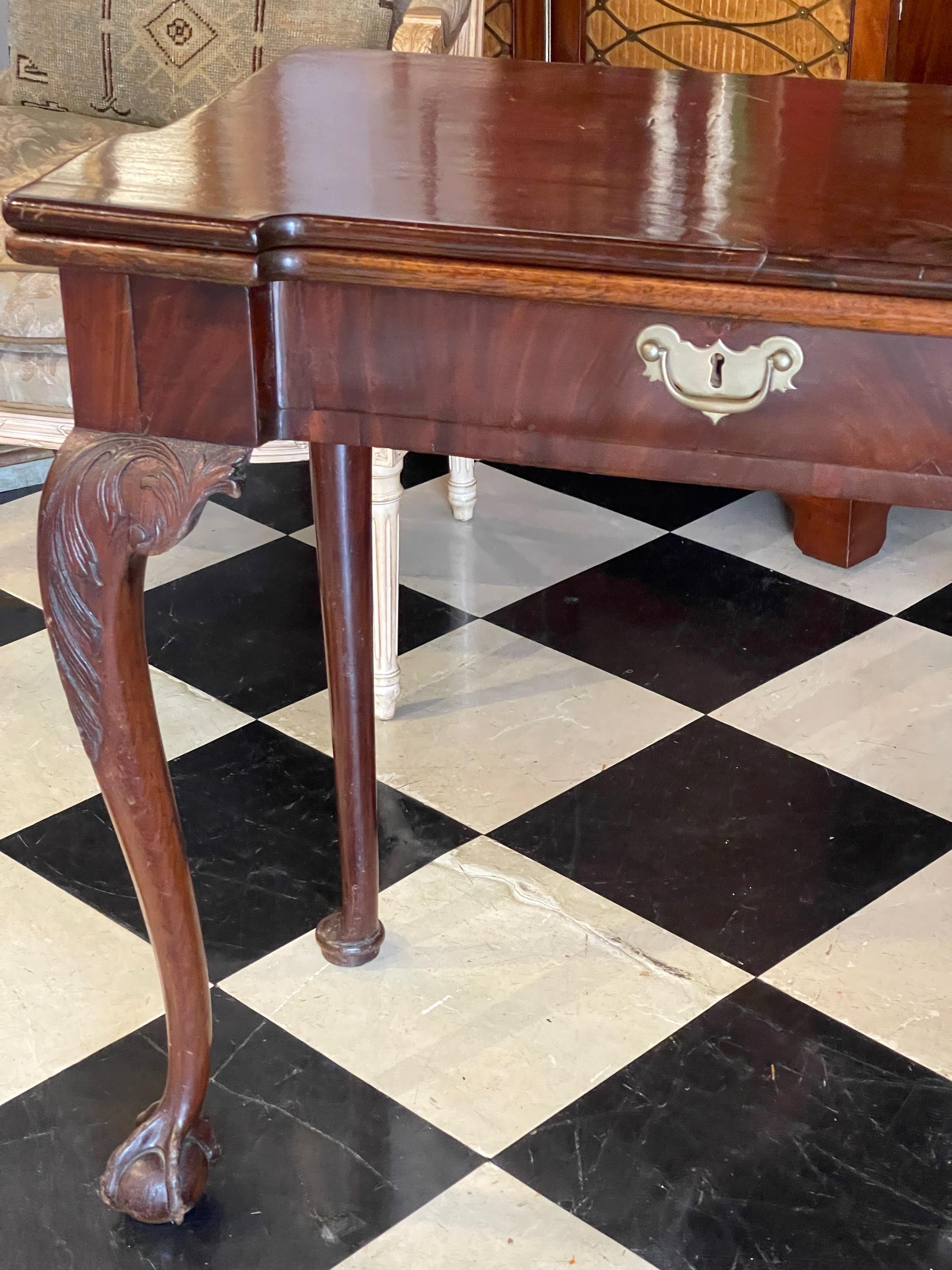 Georgianischer Mahagoni-Spieltisch aus dem späten 18. Jahrhundert im Zustand „Gut“ im Angebot in Charlottesville, VA