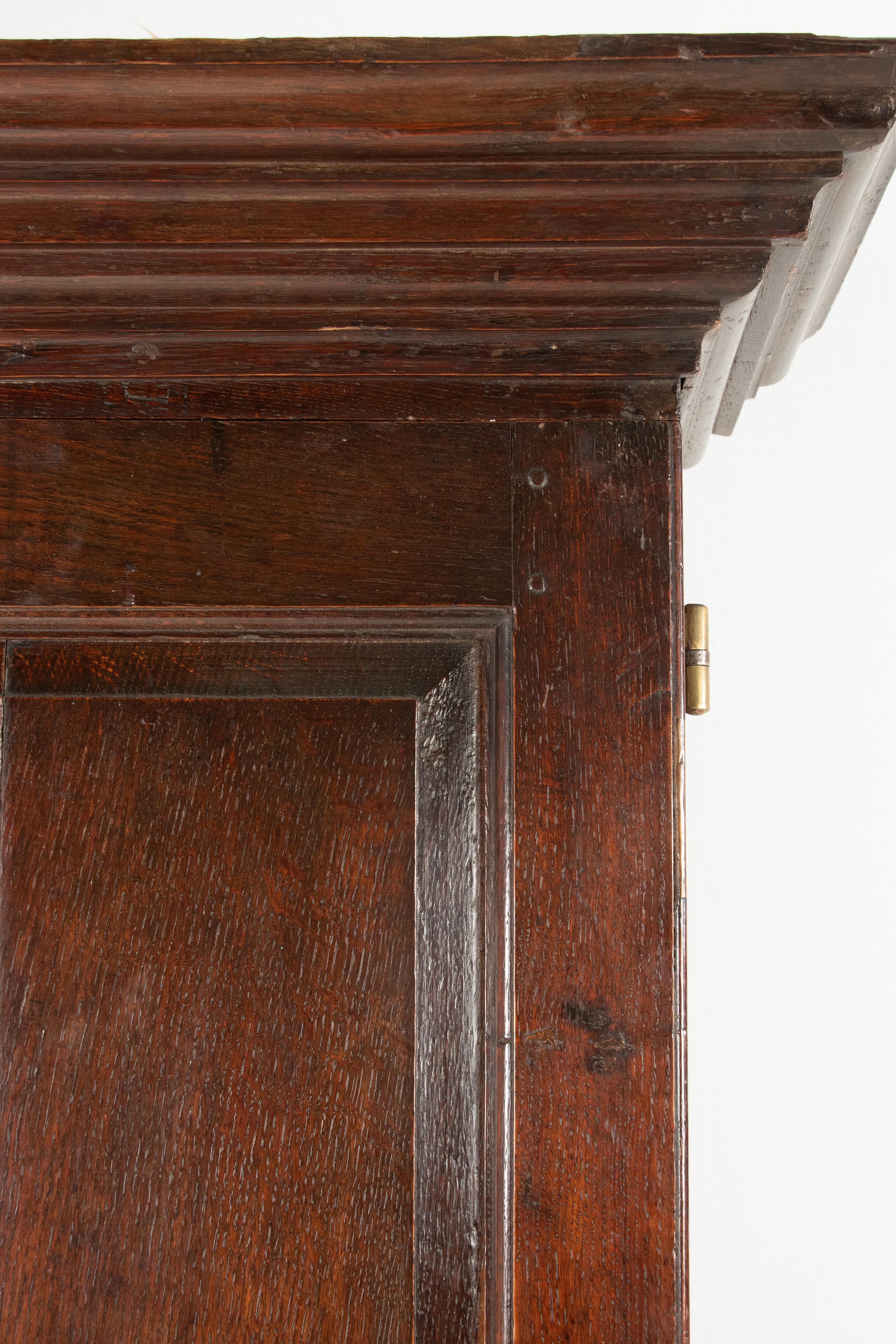 Cabinet / armoire en chêne de la fin du 18e siècle de style géorgien en vente 3