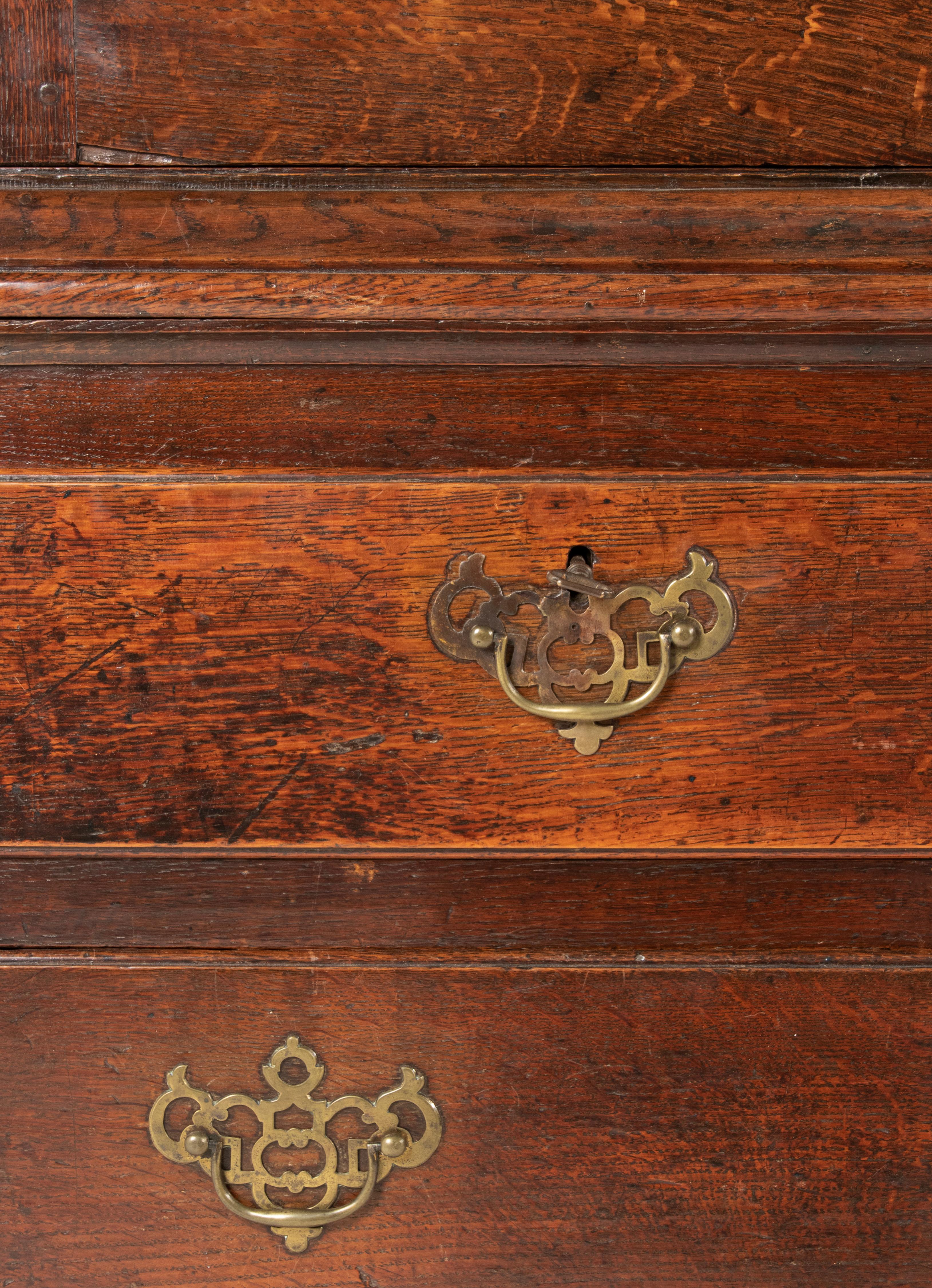 Cabinet / armoire en chêne de la fin du 18e siècle de style géorgien en vente 5